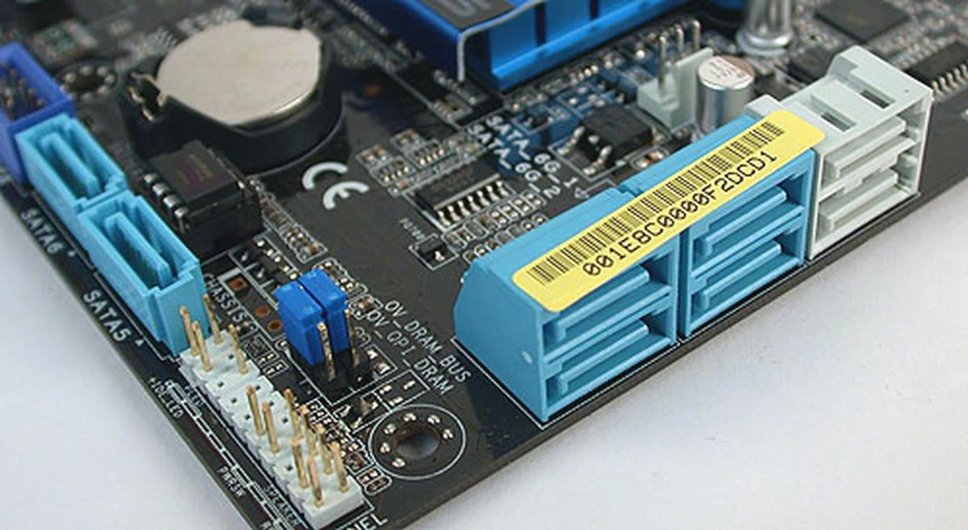 Due to space constraints, two of the SATA 3.0Gbps ports are shunted at the side with the front panel. Fortunately, it's still at the board's edge. The gray SATA ports are the SATA 6Gbit/s versions.