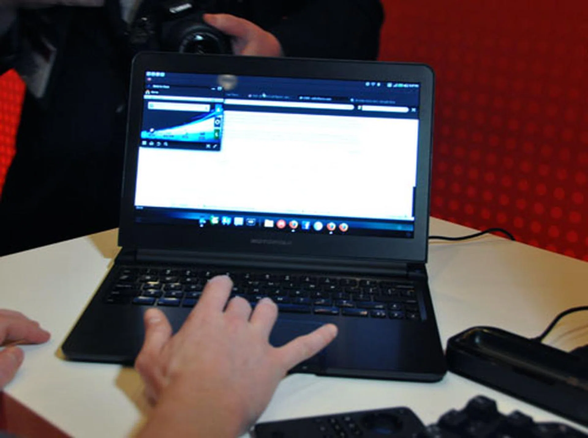 Once docked into the Laptop Dock, you can now control the phone with the trackpad. Also, you can still access your phone functions as seen on the screen.