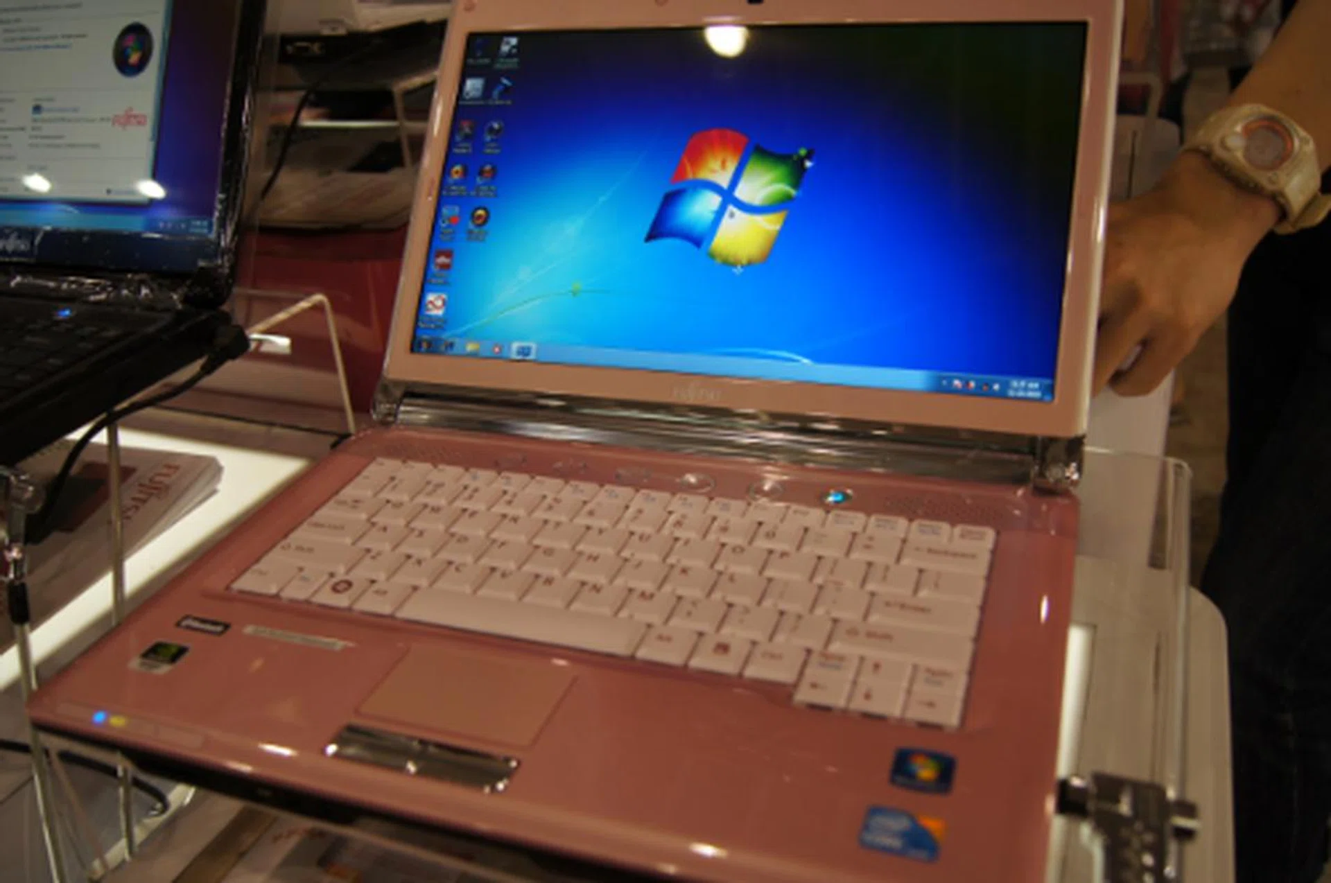 The Lifebook LH700D features a 500GB HDD, a 14-inch LED-backlit screen and NVIDIA GeForce 310M card with 512MB dedicated VRAM. Priced at $1488 before trade-in with free upgrade to 4GB RAM and Microsoft Office 2010 (Home & Student Edition).