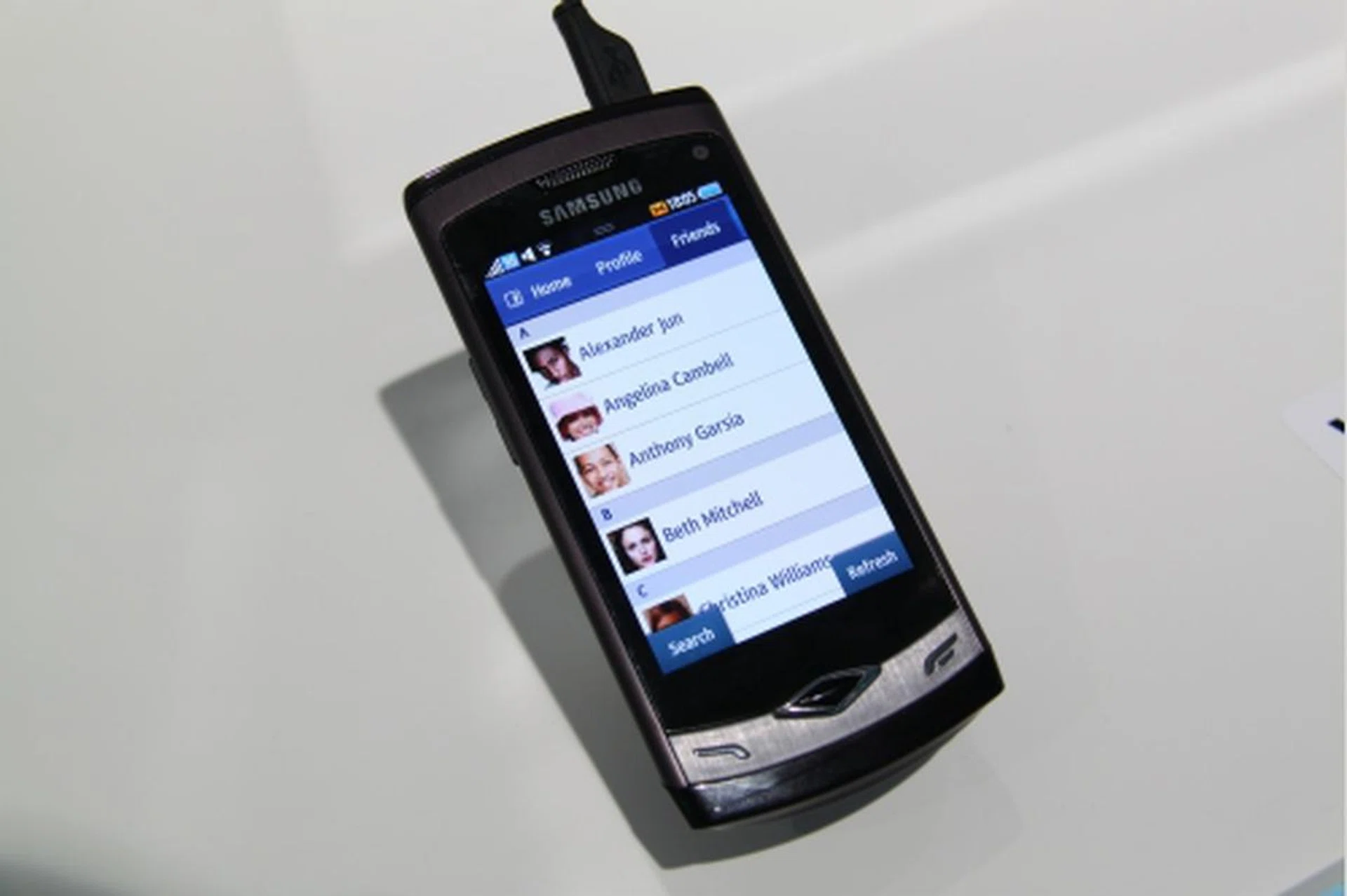 Here's a look how the Facebook app looks on the Samsung Wave.