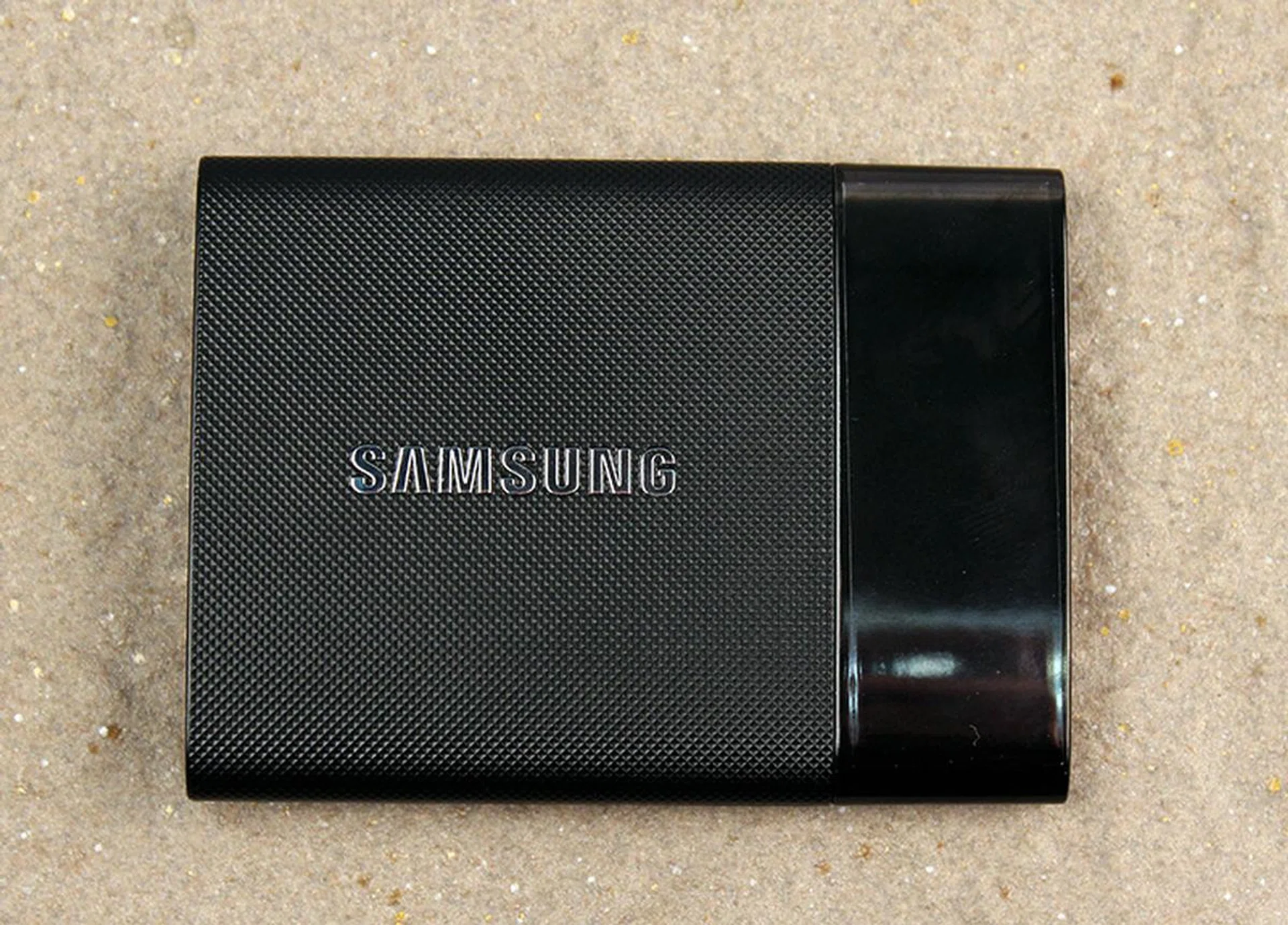 If you crave for a fast portable external hard disk drive, the Samsung Portable SSD T1 might be just for you.