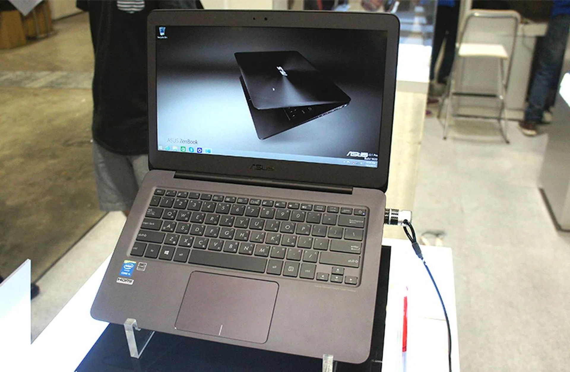 The new ASUS Zenbook UX305 is powered by Intel's new "Broadwell" Core M processor and comes with 4GB of RAM and a 128GB SSD. It is also super slim and light, measuring just 12.3mm thick and weighing a mere 1.2kg. It is priced attractively at $999 and comes with a free carrying case, anti-virus software and USB LAN dongle.