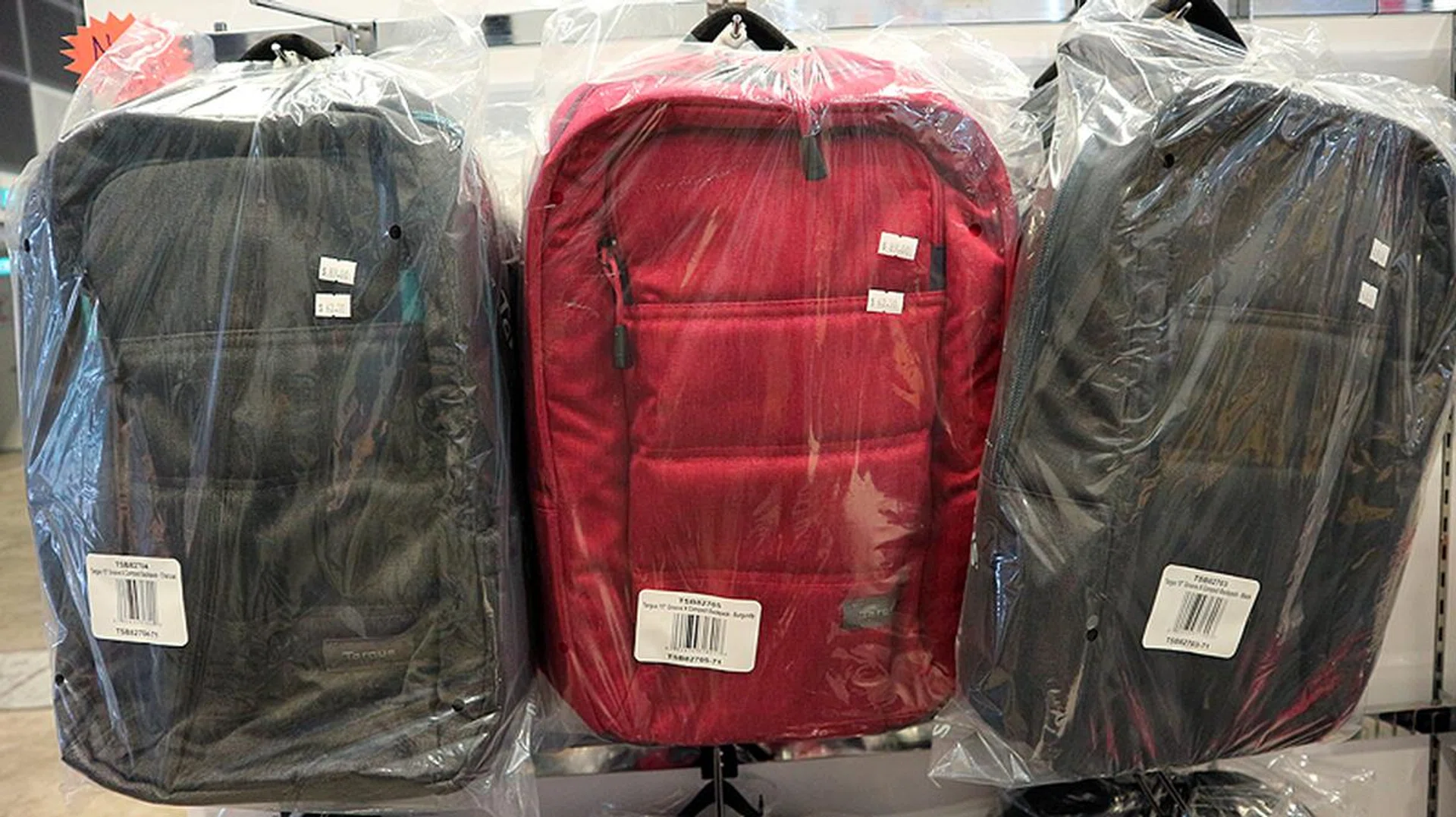 The Targus 15” Groove X Compact Backpack is designed to carry a MacBook or MacBook Pro laptops. It features a padded cradle for your machine and a dedicated iPad pocket with anti-scratching lining, on top of many pockets. Get it for just S$62.30 (U.P. S$89) at Booth 8120.