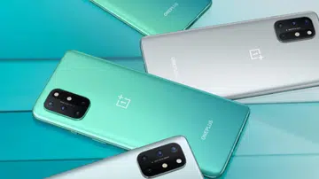 The OnePlus 8T comes in aquamarine green and lunar silver.