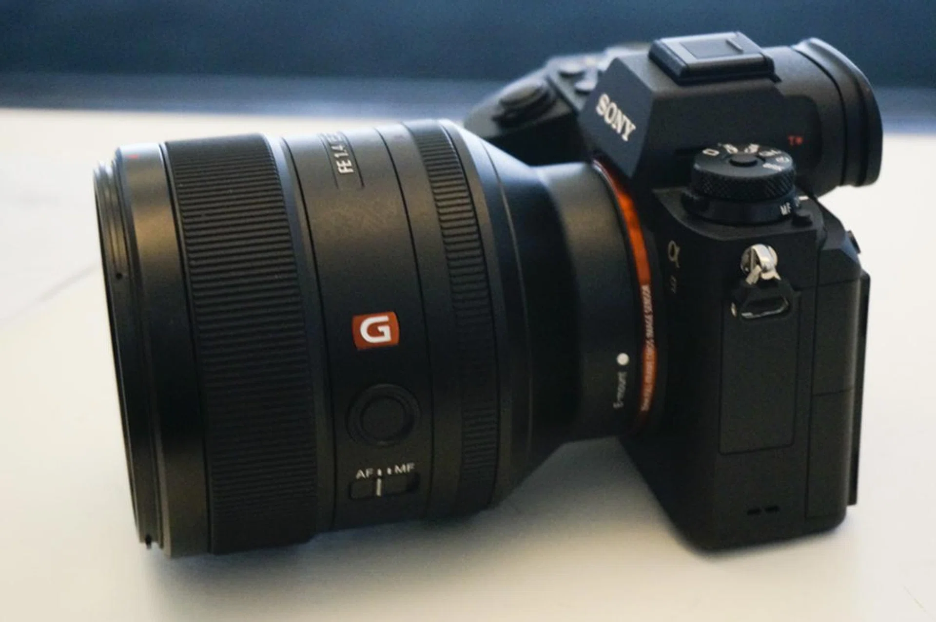 The camera seems to be pretty well balanced.