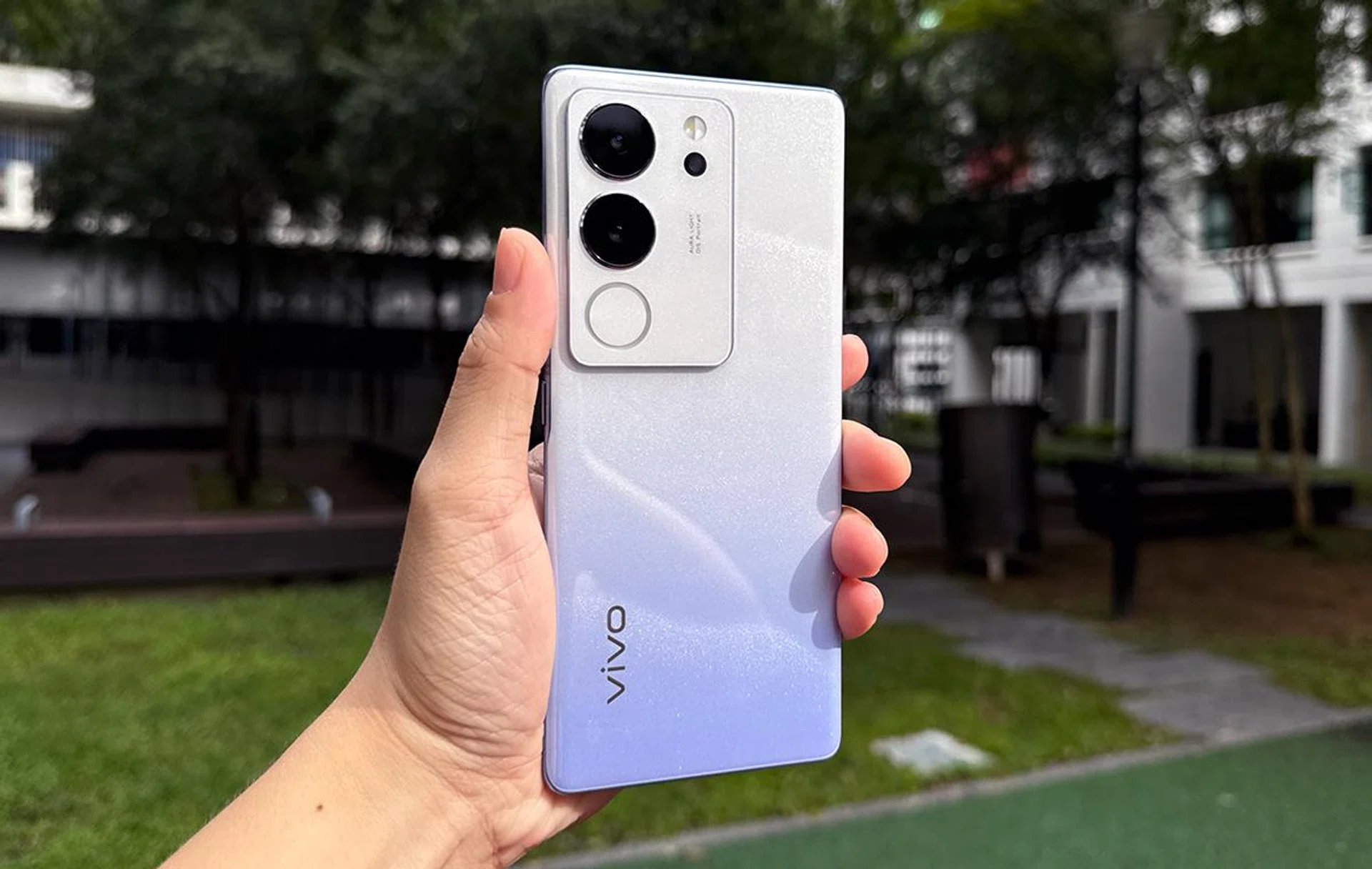 Vivo V29.