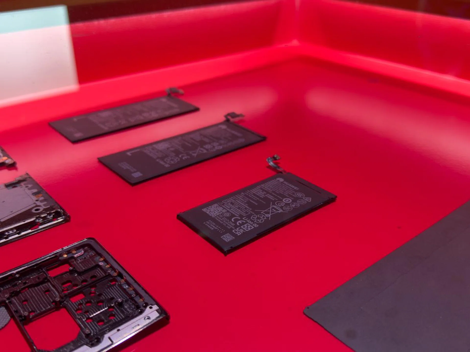 How are these batteries this thin? Photo: HWZ.