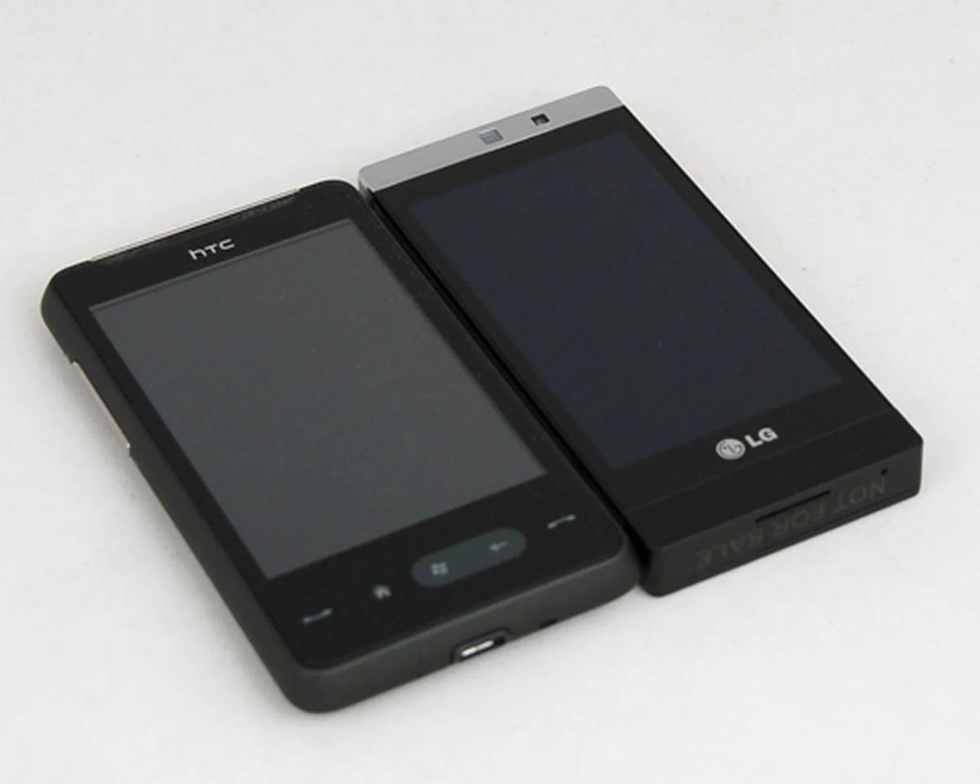 Besides the HD mini, another similar compact smartphone contender would be the LG Mini. But that's a story for another day. The HTC HD mini is quite a competent compact modern Windows Mobile OS based phone. The only major concerns we had were the slightly less responsiveness of the UI at times and that texting on the virtual keyboard in this form factor is a chore. Size vs. usability - you be the judge.