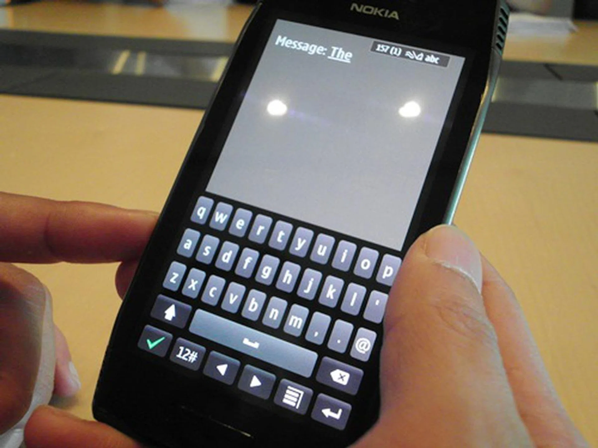 Part of Anna's improvements is the inclusion of a virtual QWERTY keyboard for easier and more comfortable typing. Nonetheless, users still have the option to fall back onto the old school alphanumeric keyboard if they need to.