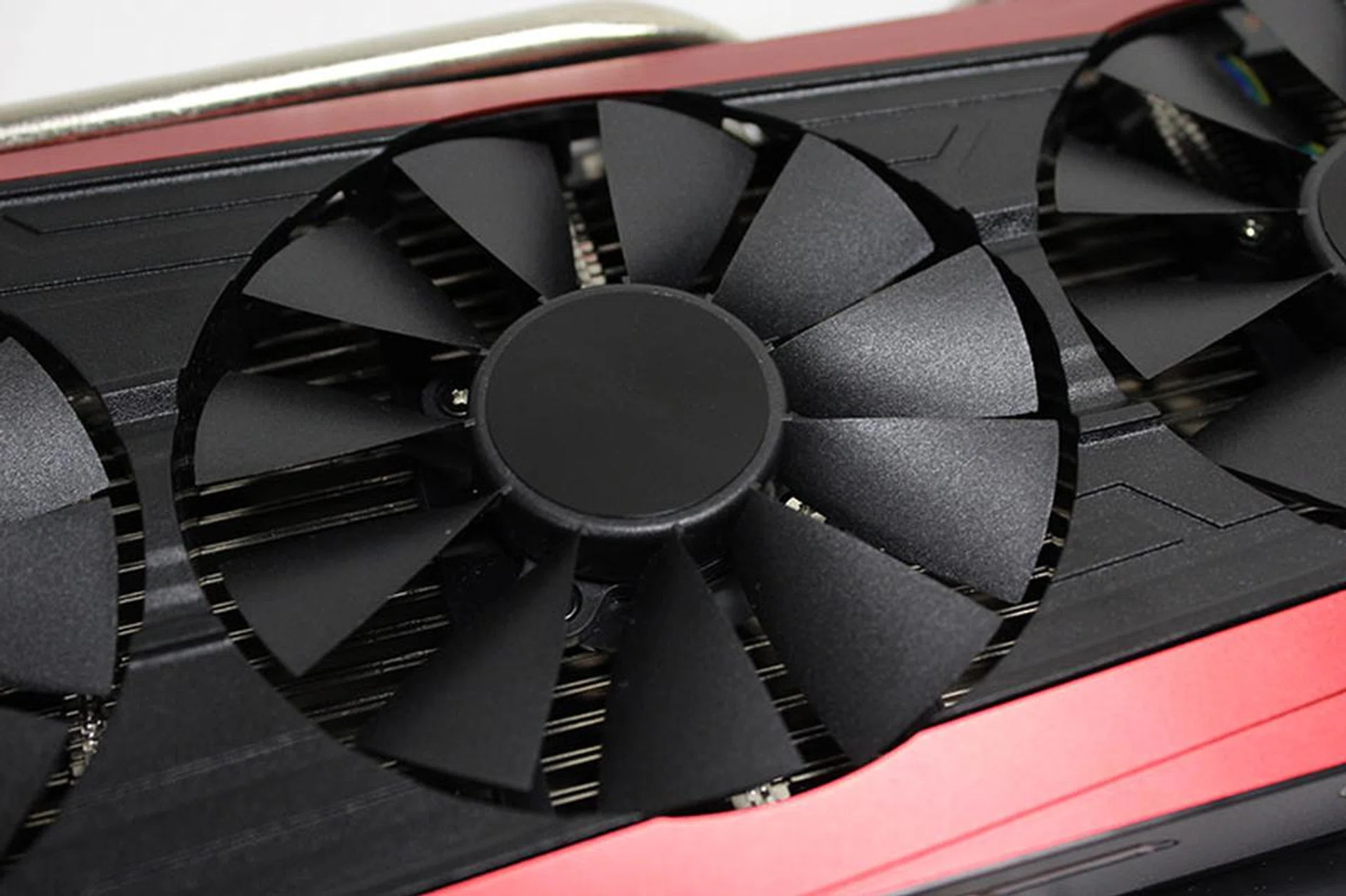 Each fan features a wing-blade design that ASUS says helps increase airflow.