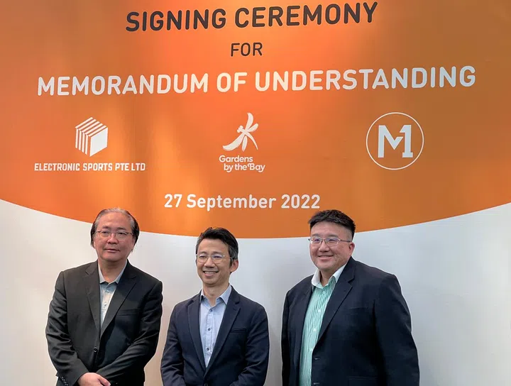 L to R: Roland Ong, Project Chair, Electronic Sports Pte Ltd (ESPL); Lee Kok Fatt, Deputy CEO, Gardens by the Bay; Willis Sim, Chief Corporate Sales & Solutions Officer, M1.