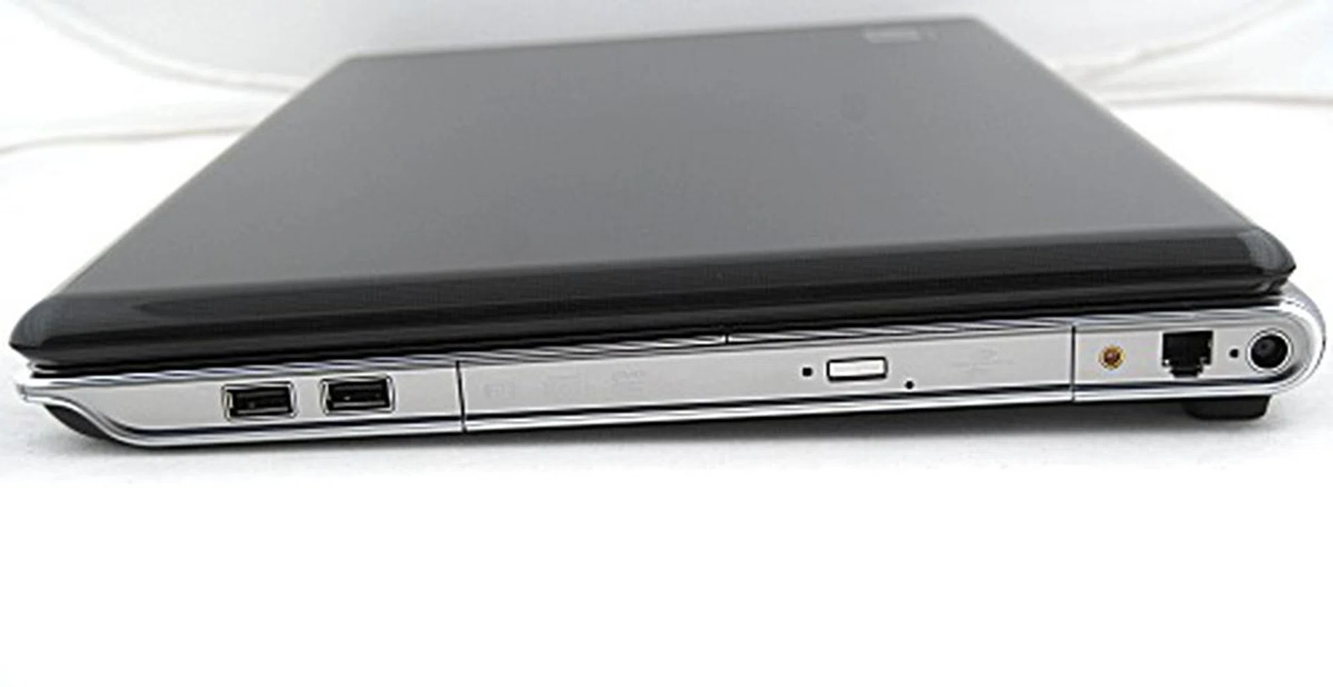 The right side of the dv7 has two USB 2.0 ports, a DVD drive (that's upgradable to a Blu-ray Drive), the TV antenna jack, a modem jack and the power jack.