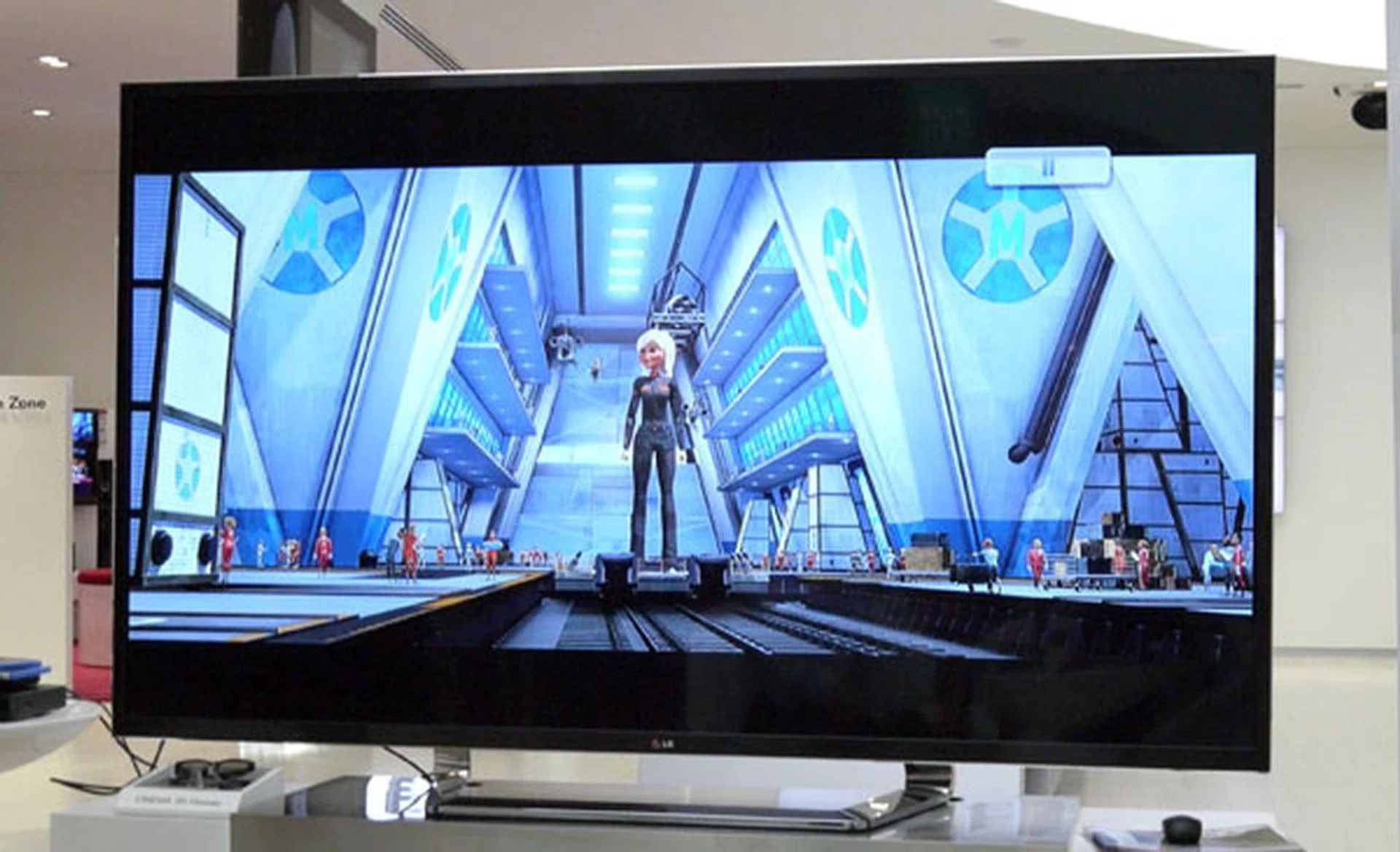 Viewing 3D films on this 84-inch screen was truly an immersive and engaging experience (shown here in 2D mode). Little hints of crosstalk were noted as well. We recommend a viewing distance of at least 2 meters to best enjoy 3D content without observing the annoying "interlaced" lines.  