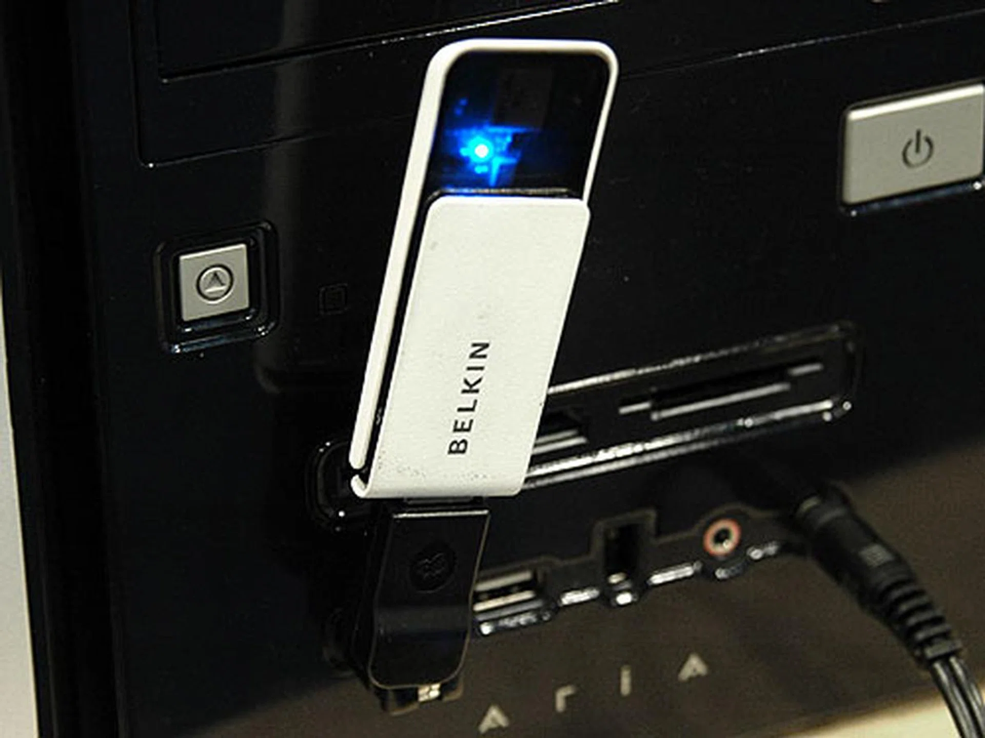 Intel demonstrated a Belkin wireless USB module that plugs into your typical USB port.