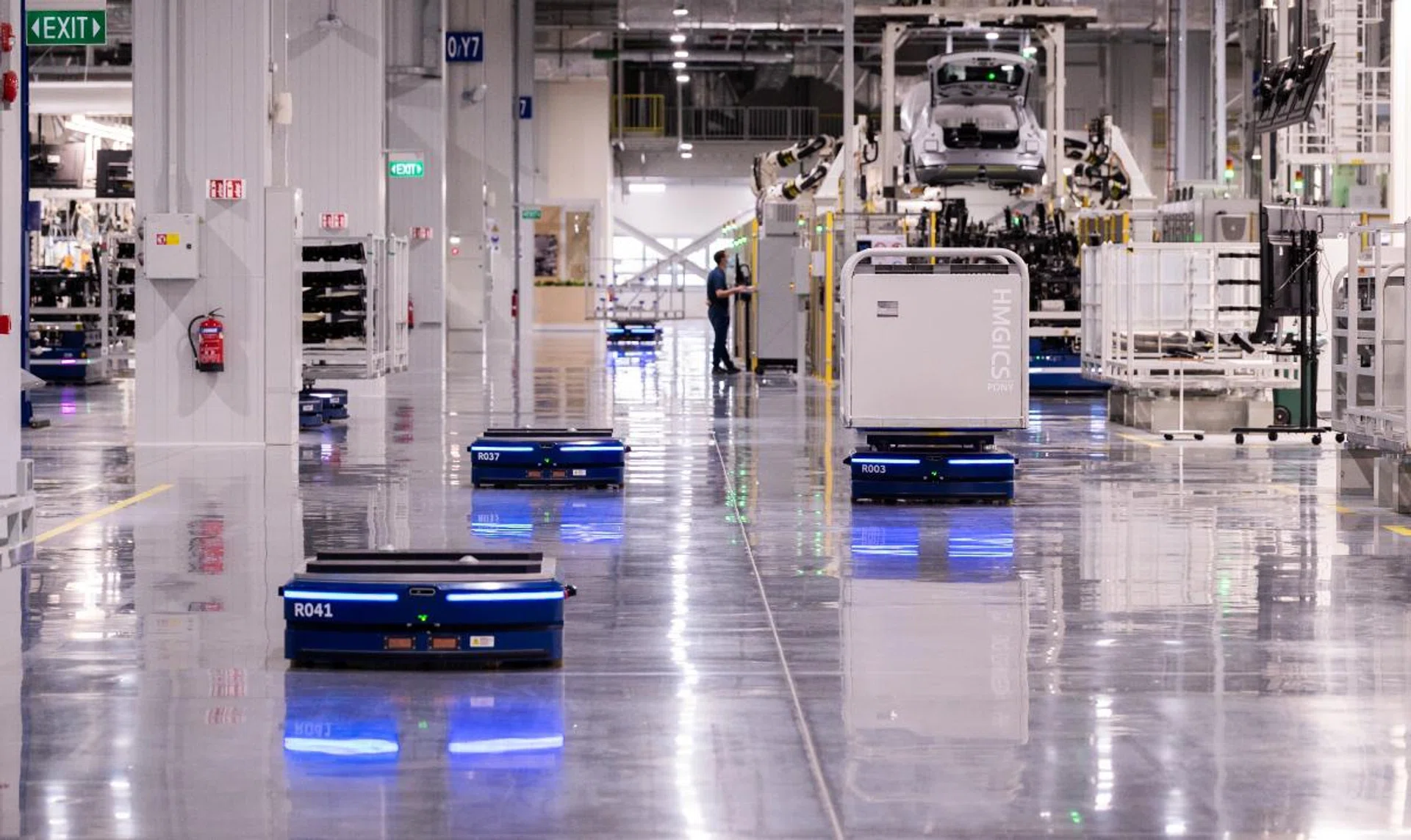 Automated guided vehicles are used to transport components to the cells for assembly. (Image source: Hyundai Motor Group)