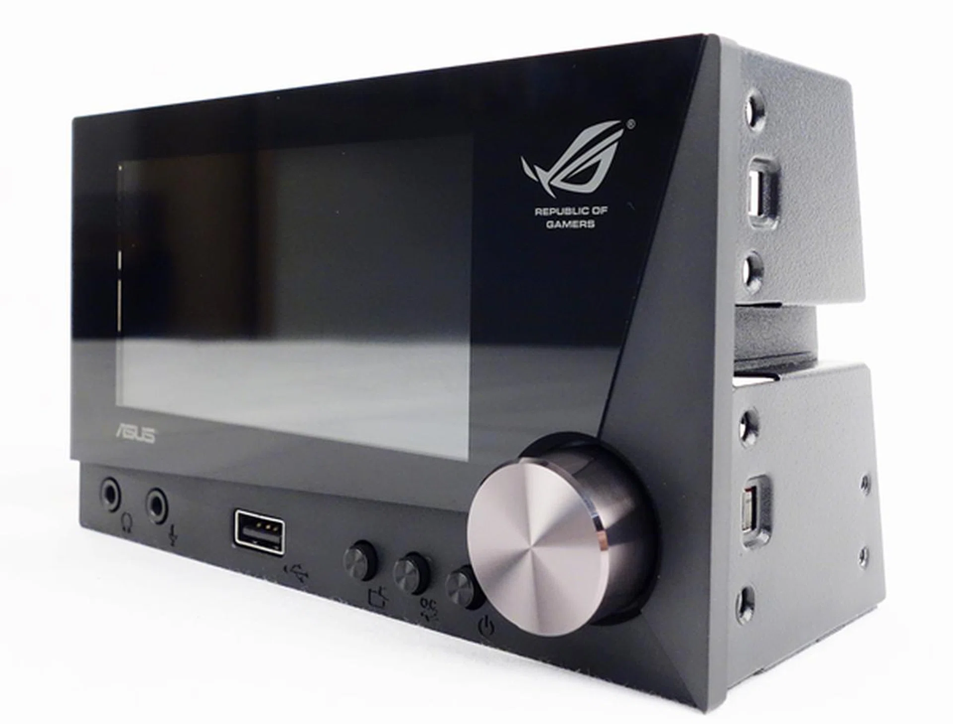 The ASUS ROG Front Base is a control panel that allows the user to control chassis cooling fans. At the same time, the user can monitor the system status such as CPU and motherboard temperatures.