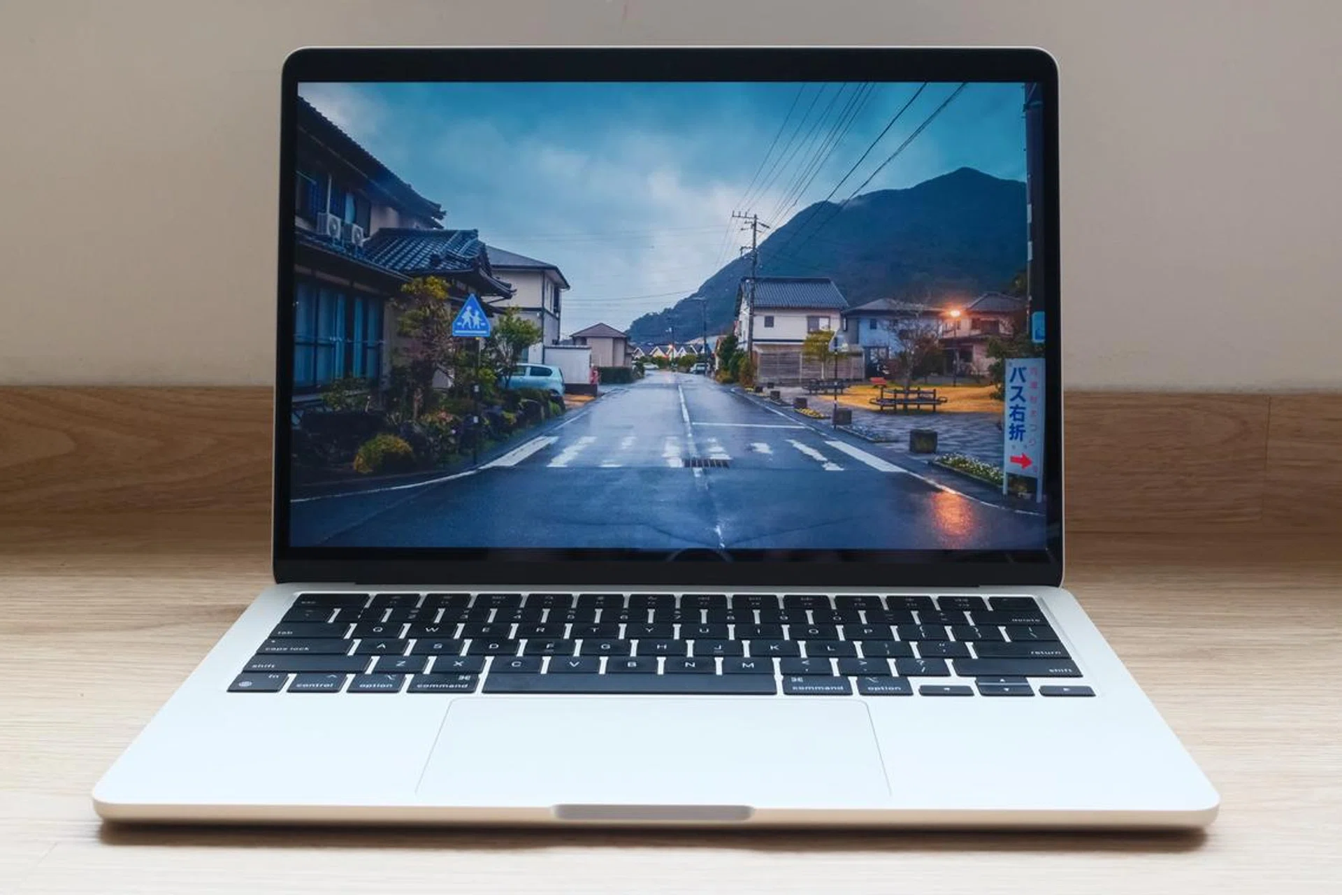 When folded, the rumoured 18.8-inch MacBook is likely to resemble the 13-inch MacBook Air.