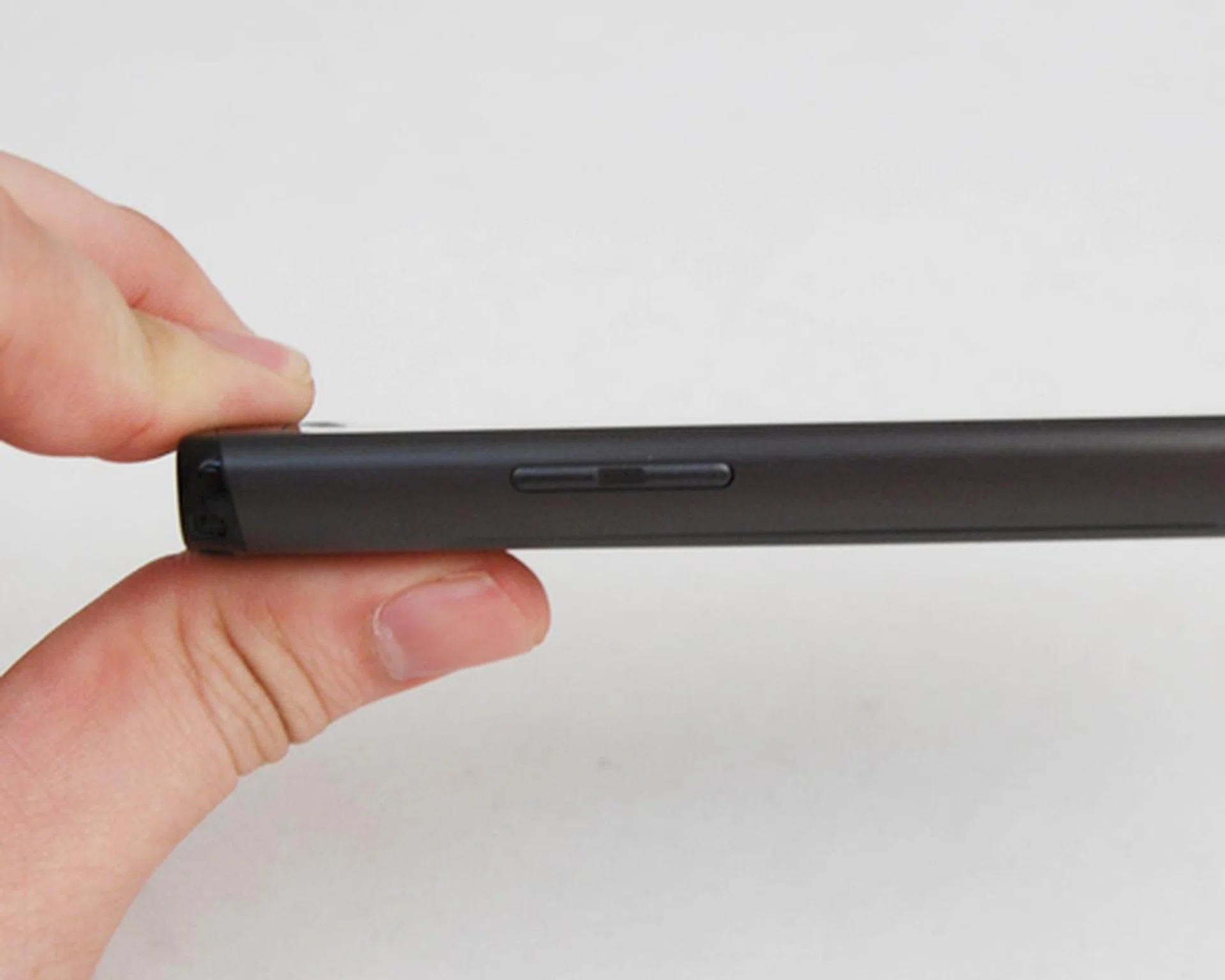 The Wave's slim profile, which is easy on our hands.