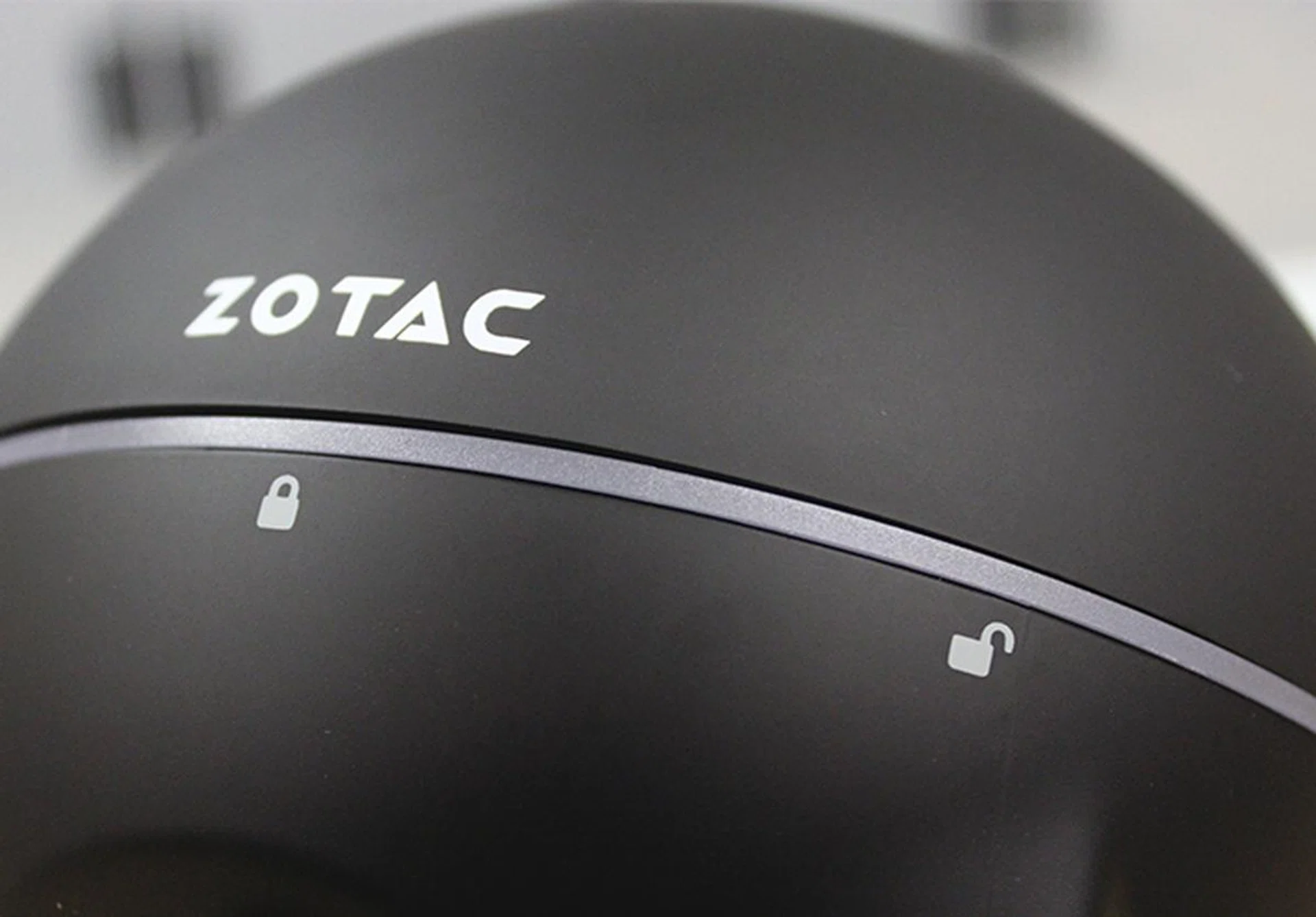 The locking mechanism is iffy to use and not exactly reliable, making it difficult to remove the top panel.