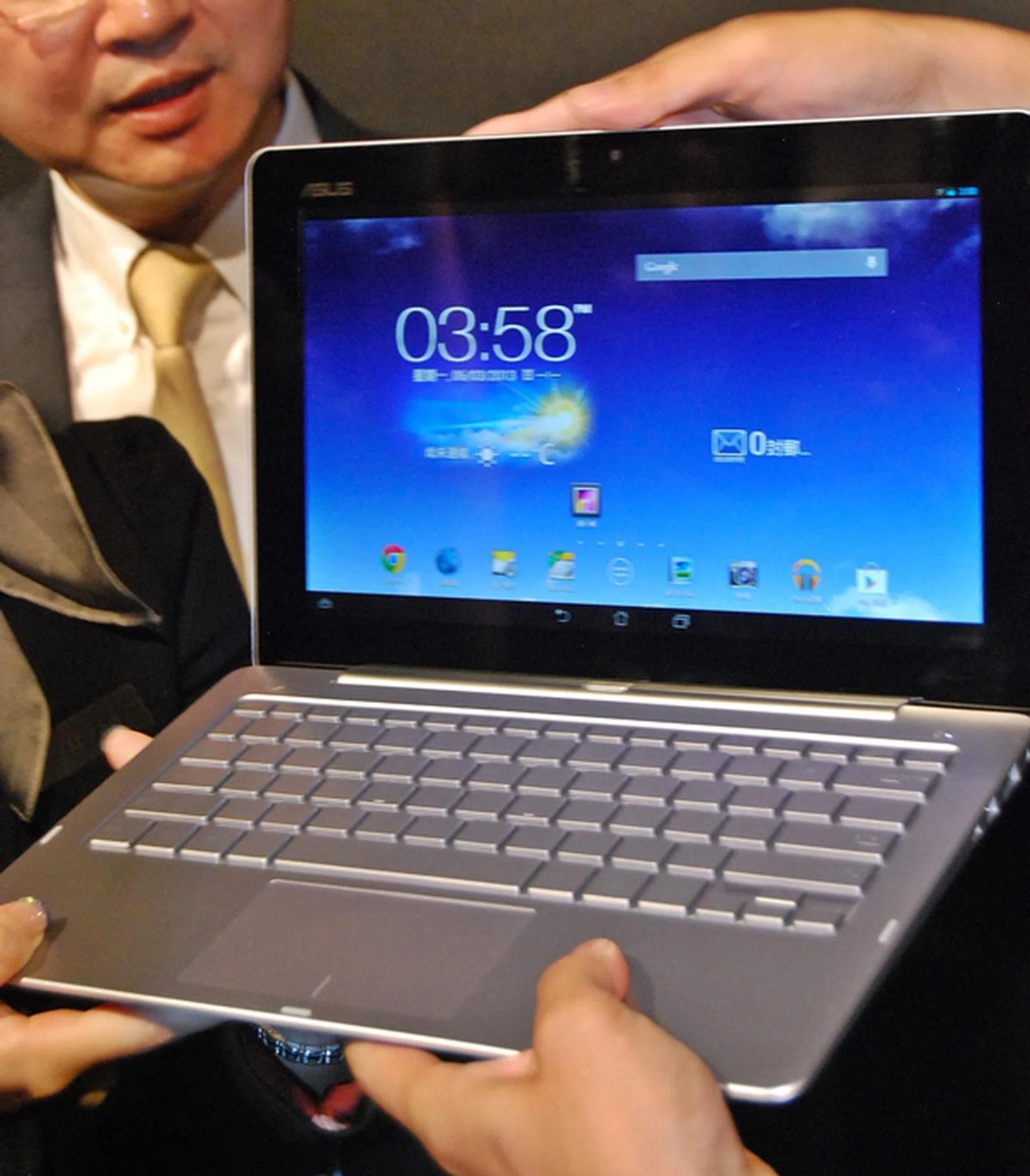 This was the ASUS Transformer Trio that was running on Android Jelly Bean after the operating system toggle button was pushed.