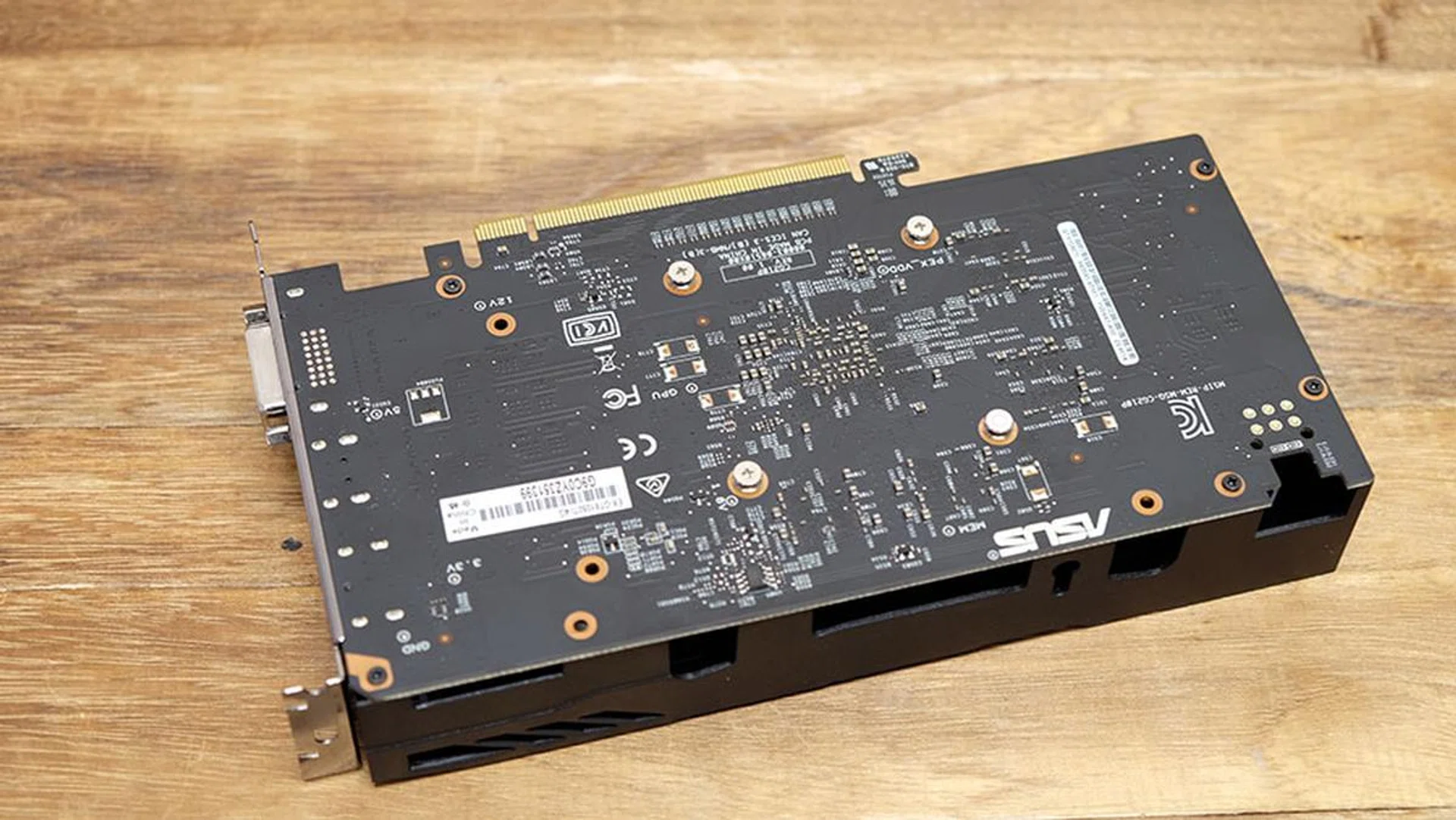 There's no backplate on this card.