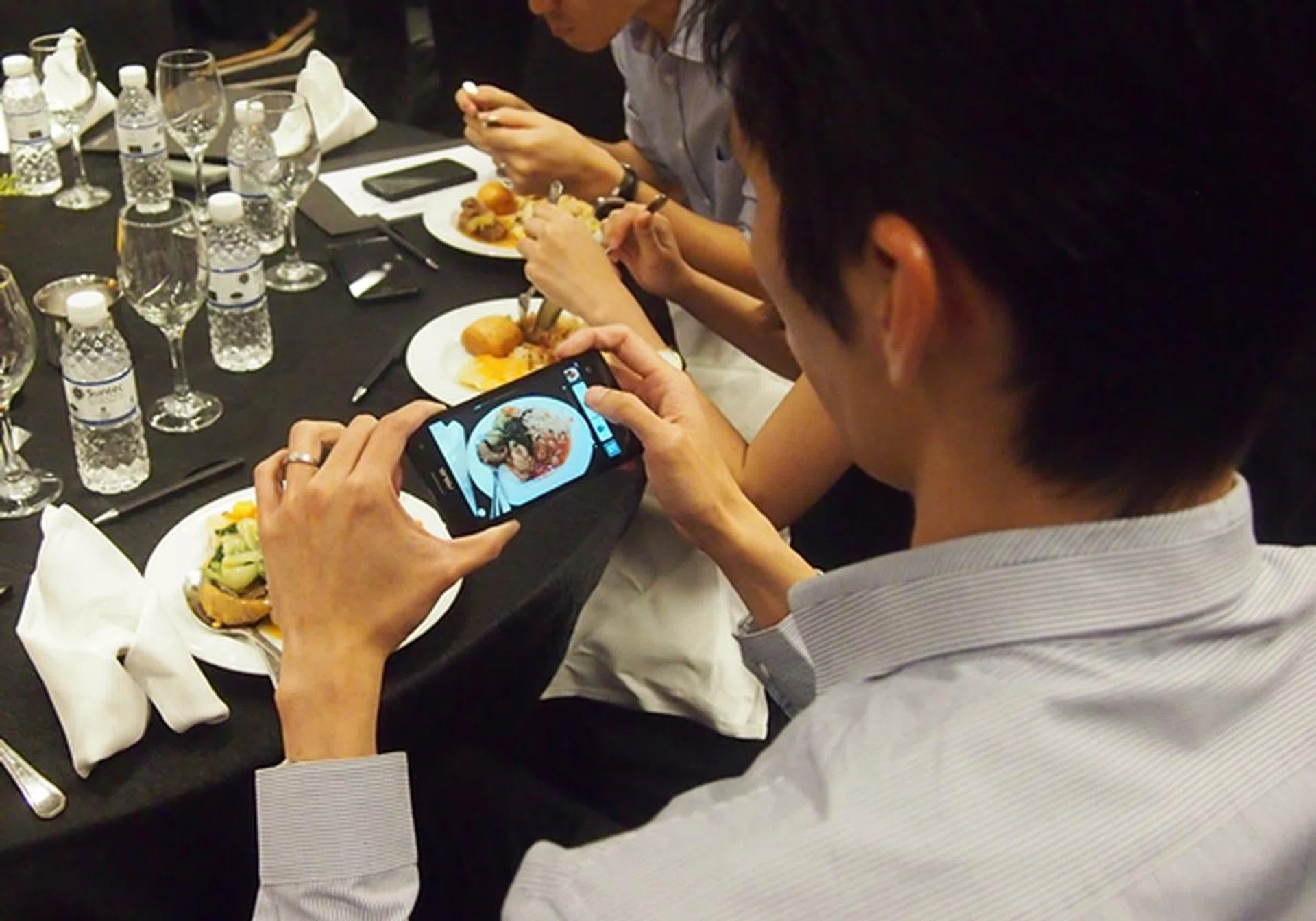 In true Asian's style, many participants were seen using the ASUS ZenFone 5 to take pictures of their meal.