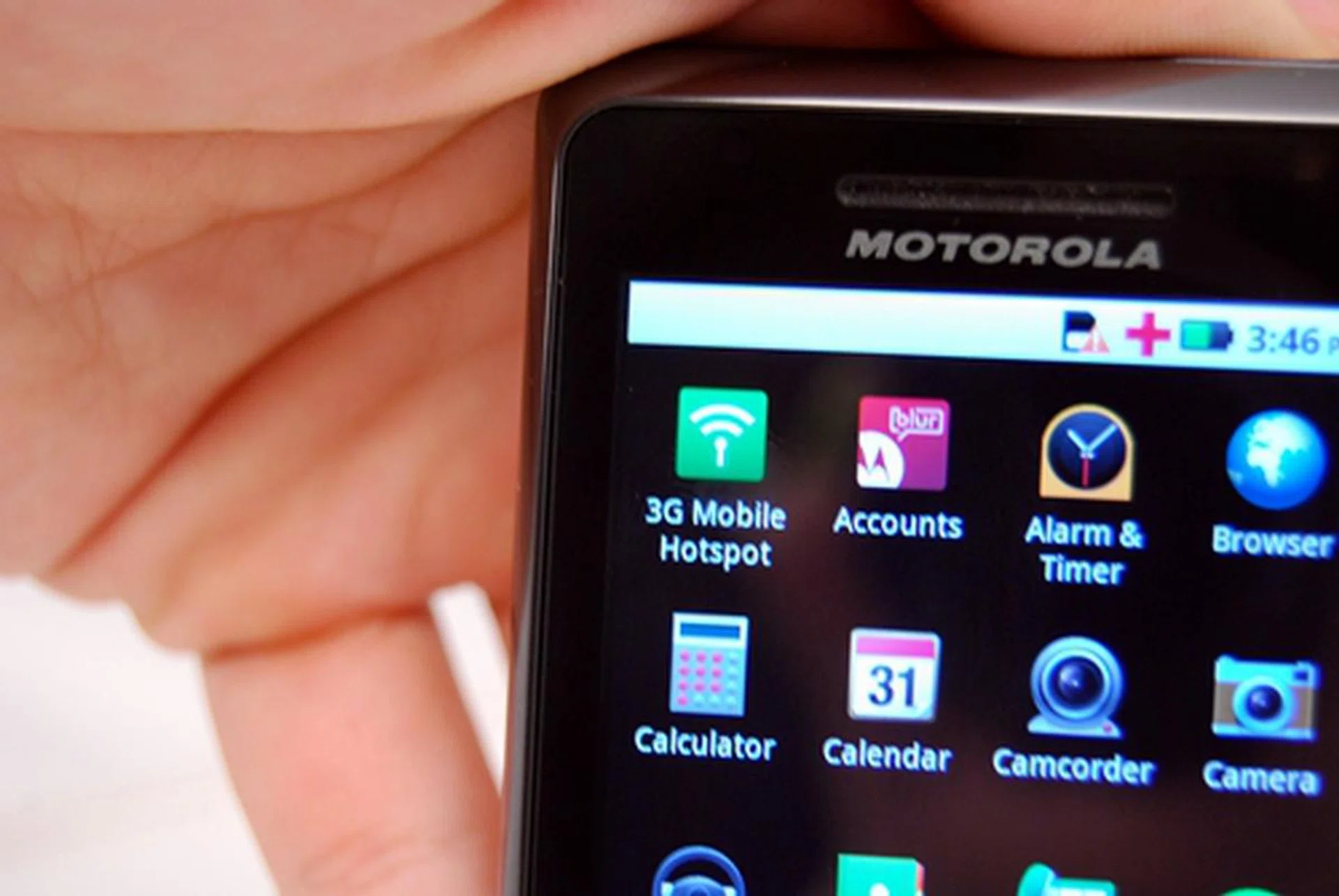 You can now share the phone's Internet connection with your friends, thanks to the wireless mobile hotspot capability. 