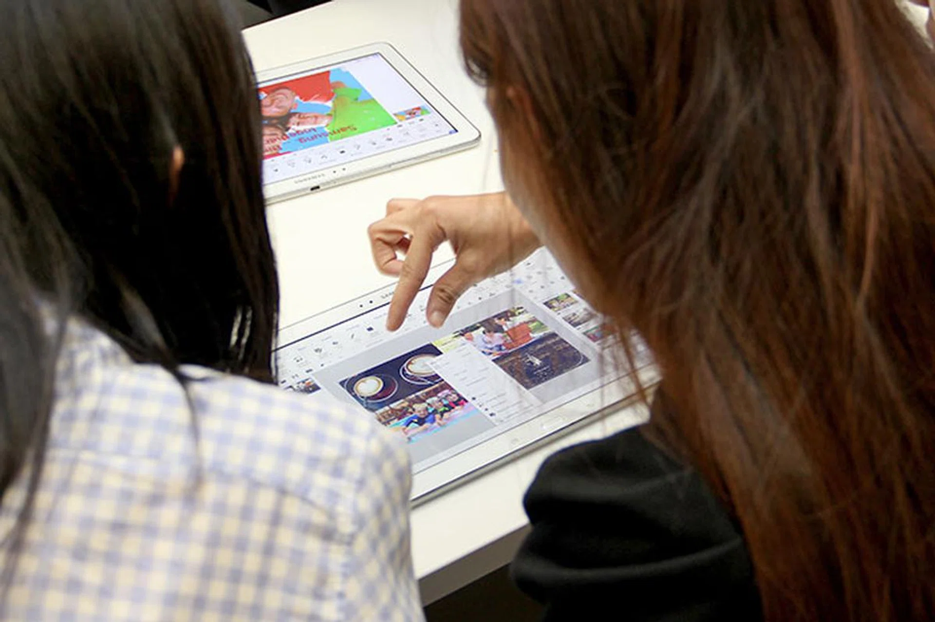 For those who had experience with Samsung's Galaxy Note products, the Note Pro feels right at home.