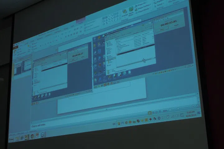 Being all extreme by showing off it's breakneck six second transfer of a 1GB file while the control demo unit rolled at 31 seconds.