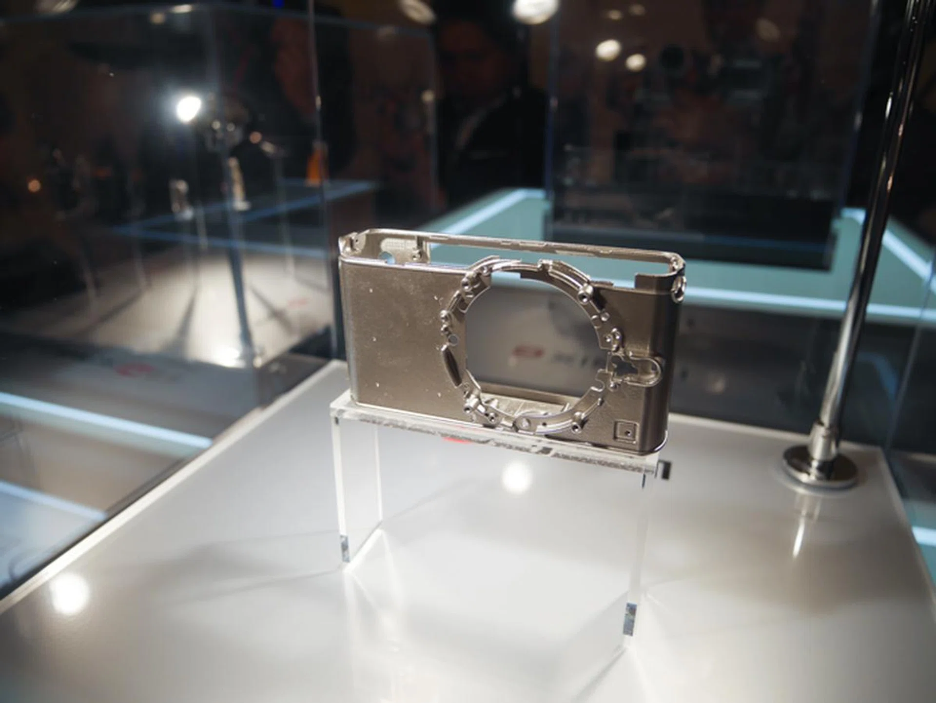 The GM1 is built with a sturdy magnesium alloy body.