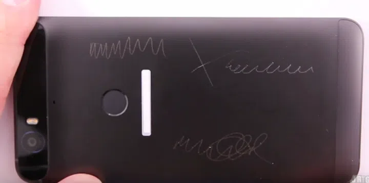 Image source: Screenshot taken from JerryRigEverthing's Youtube video