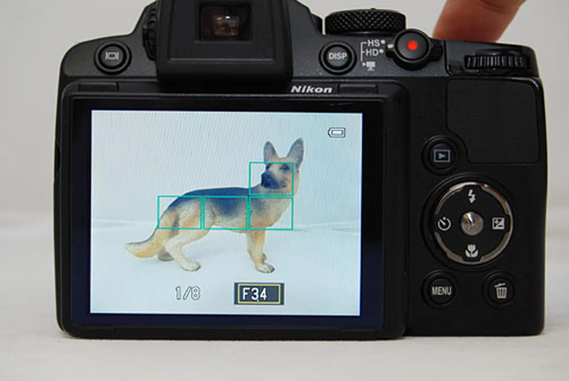Only in other modes like Aperture Priority (shown here) does the AF area mode change to multi-area AF when Auto AF is selected.