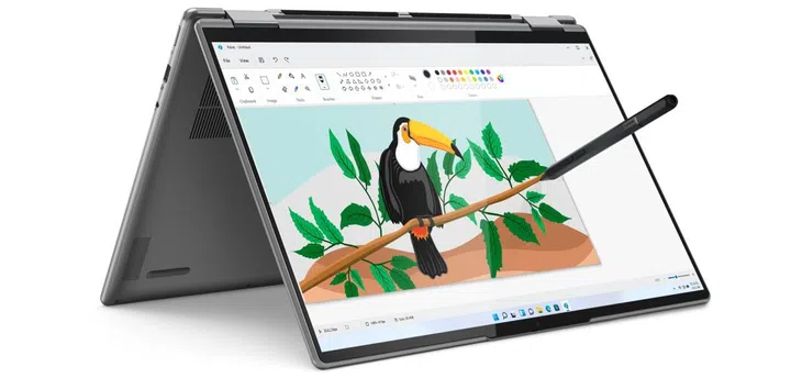 The Yoga 7i 16-inch in Arctic Grey with optional pen (image source: Lenovo)