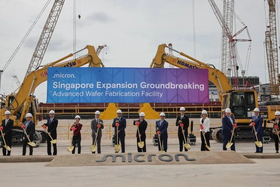 Image of Deputy Prime Minister and Minister for Trade and Industry Gan Kim Yong at the groundbreaking ceremony for the new facility.