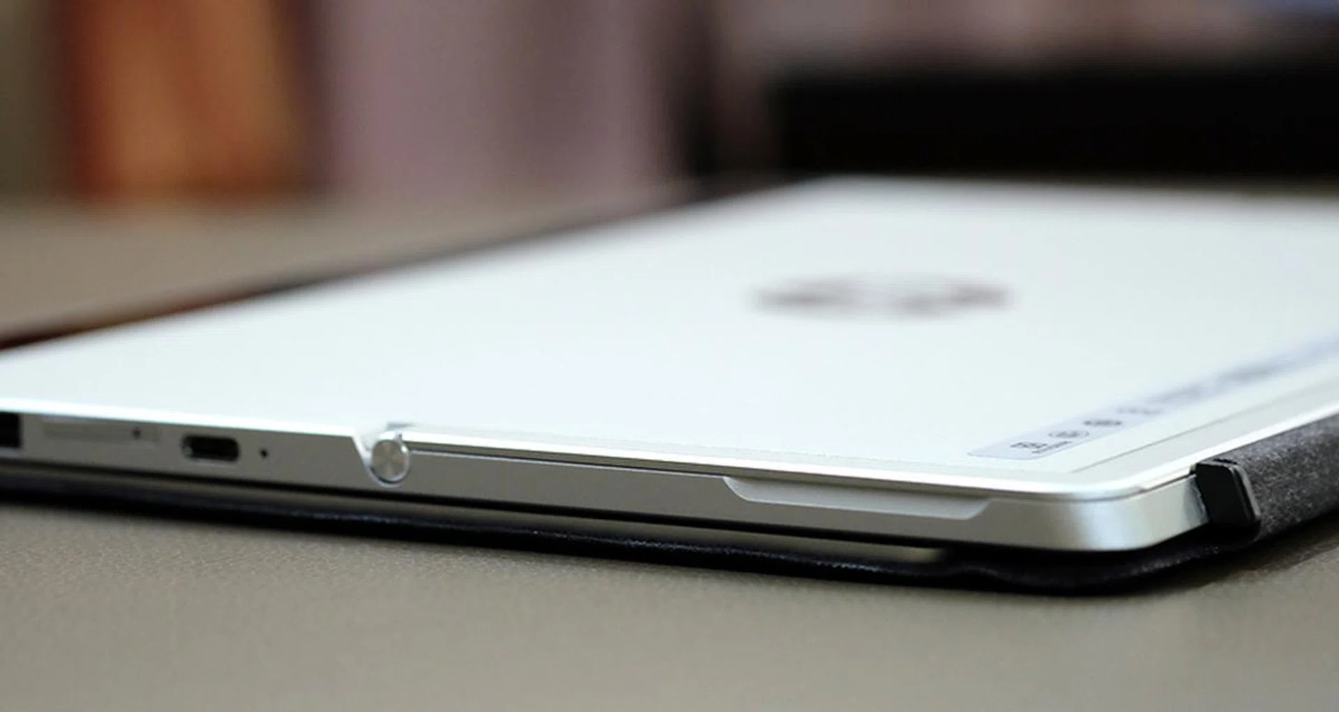 HP Elite x2 kickstand