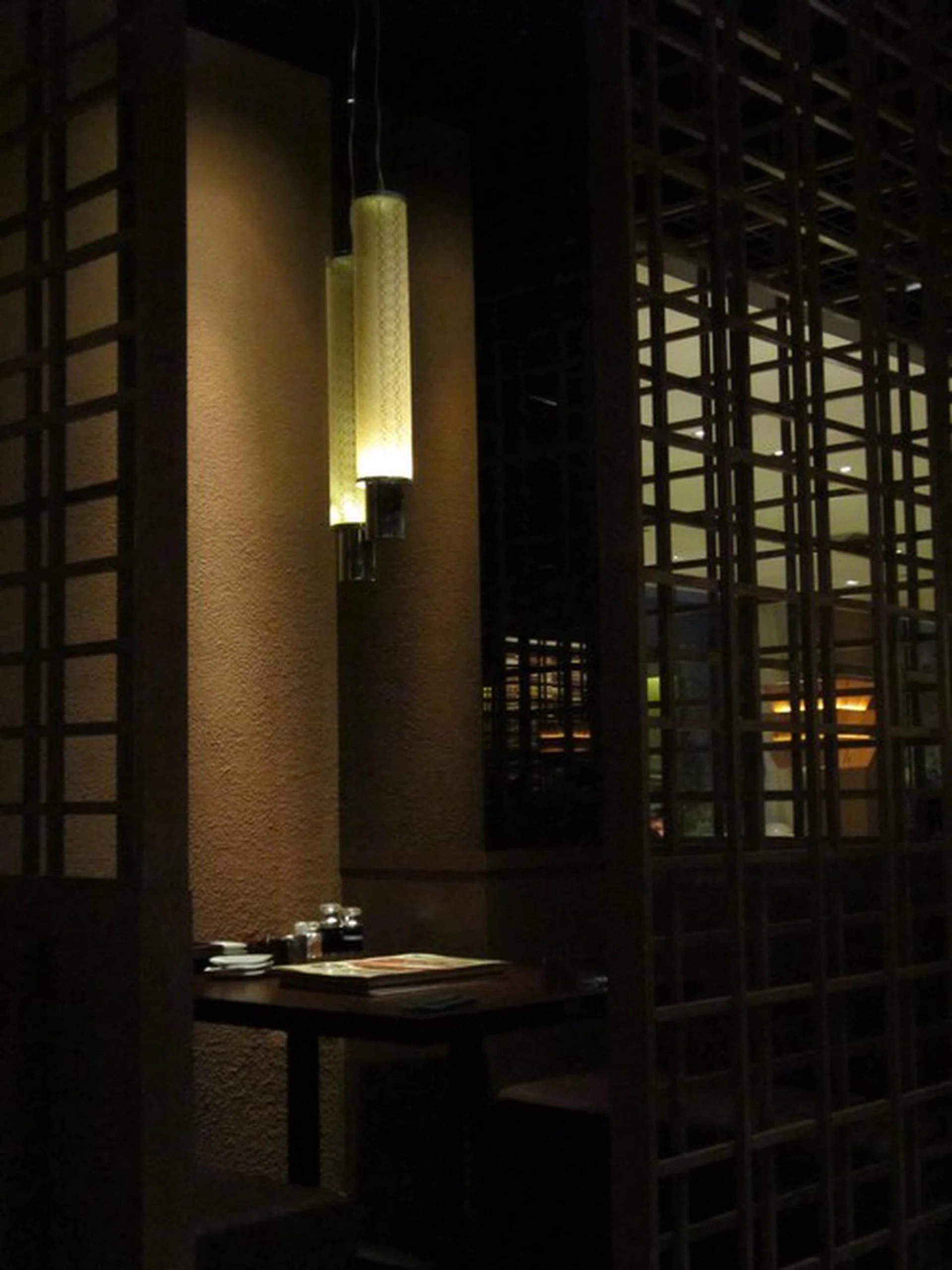 f/3.5 at 8mm, 1/8 sec, ISO800.