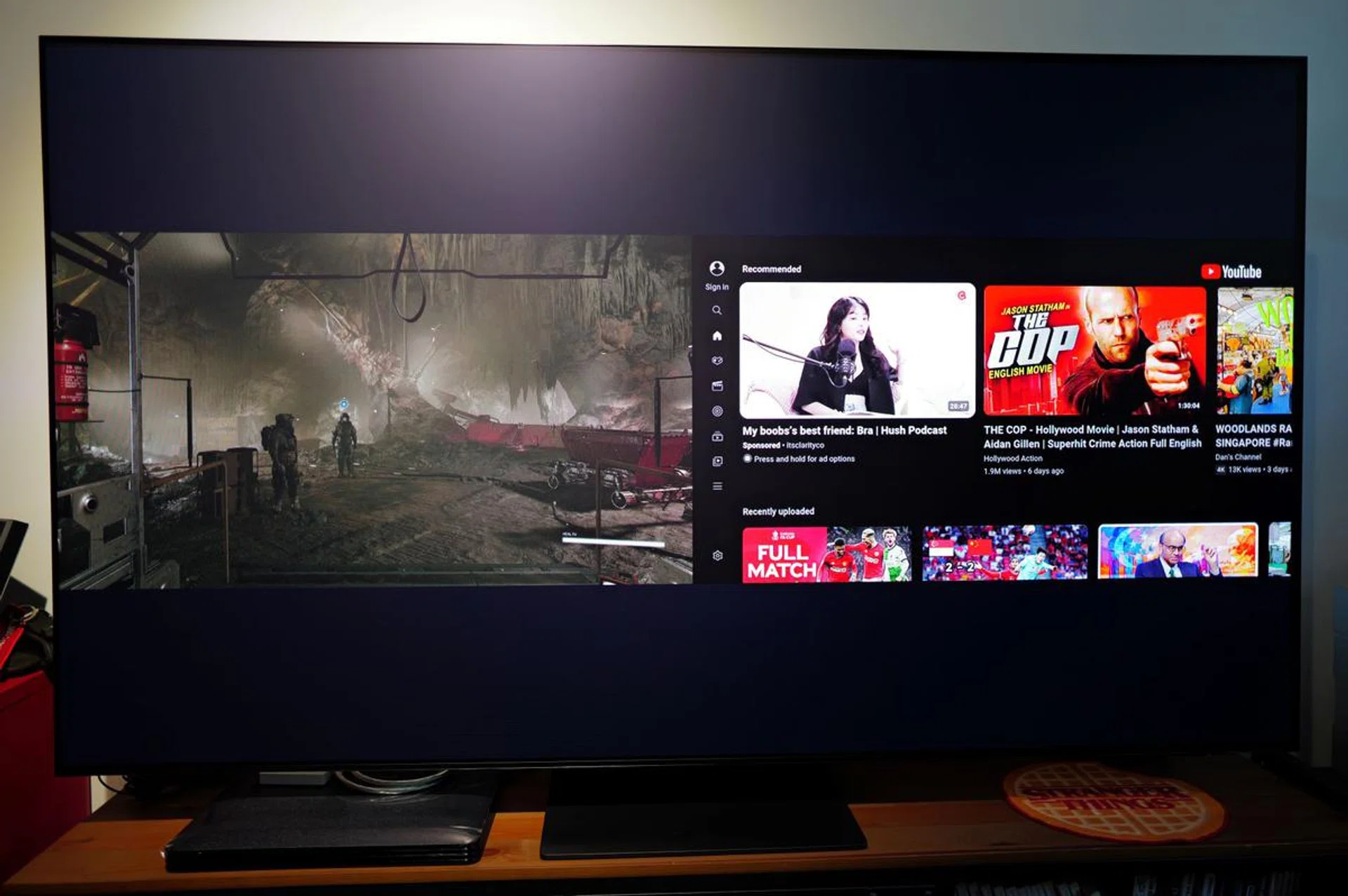 Here's an example of how the S95D's anti-glare tech diffuses bright lights in a black background and turning them into 'glows' that does not distract you as much as bright spots do.