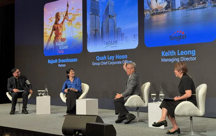 AI Innovation panel with Rajesh Sreenivasan, Partner, Rajah & Tann, Quah Ley Hoon, Group Chief Corporate Officer, CapitaLand, and Keith Leong, Managing Director, Singtel, hosted by Cynthia Yeo, Enterprise Commercial Director, Microsoft Singapore. Photo: HWZ. 