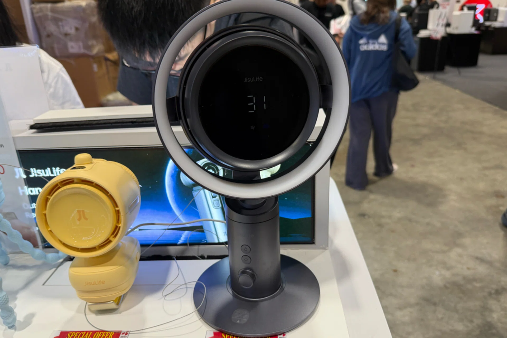 A JisuLife table fan.