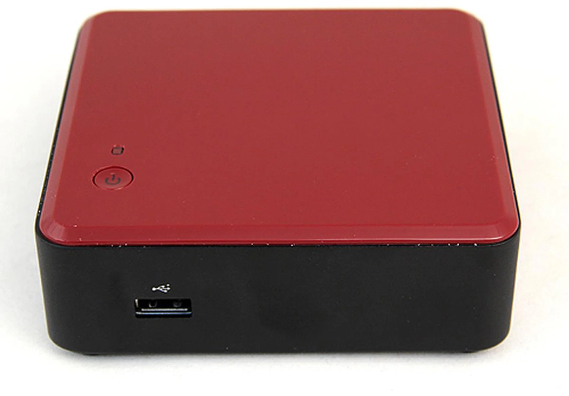 Round the front, there's a single USB 2.0 port. And on the top, there's a single power button. There's no reset button.