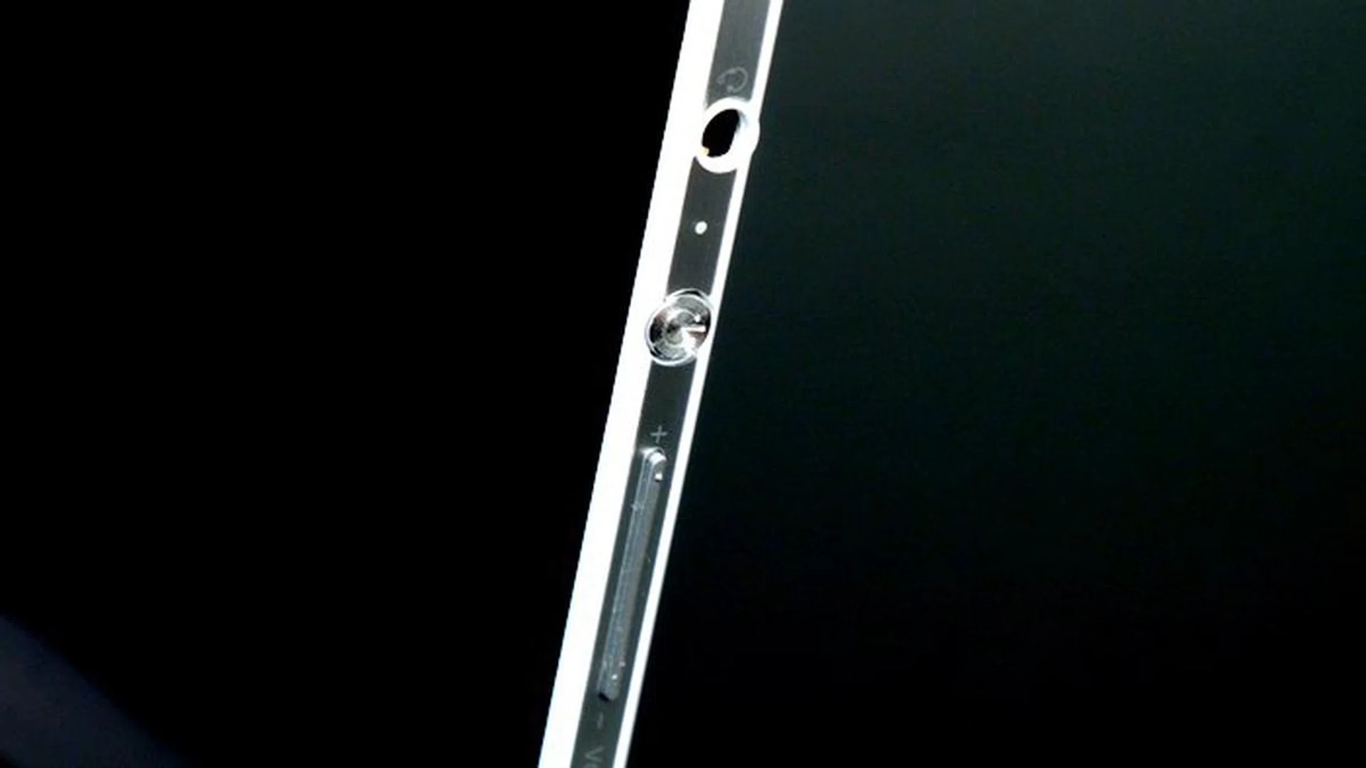 The power button and volume rocker look identical to those on the Xperia mobile devices, and are found on the right side of the machine. There's also a audio combo jack for your headphones.