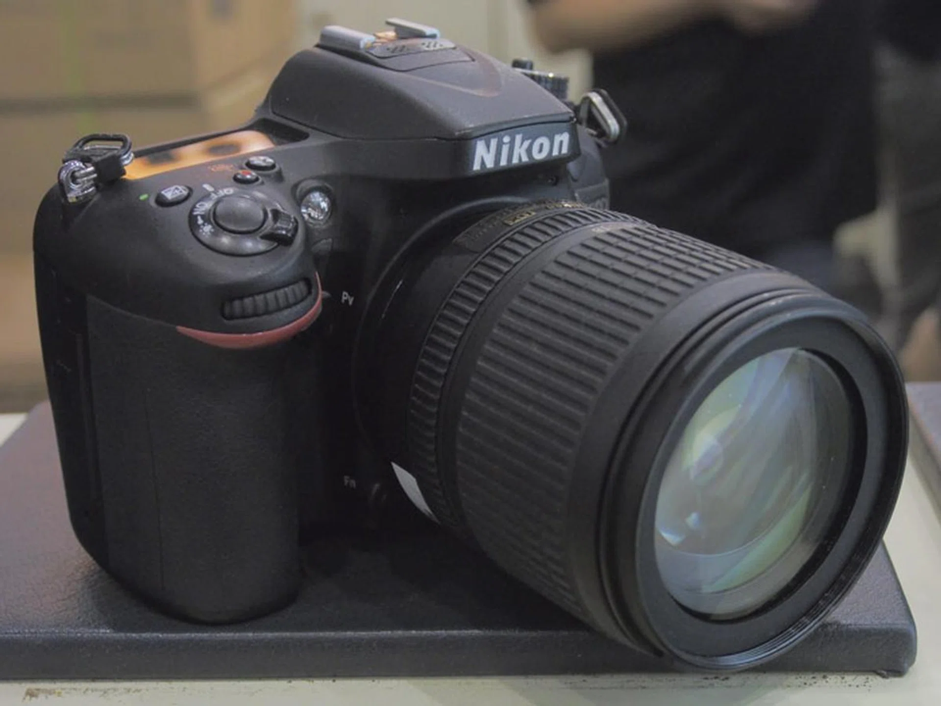 The Nikon D7100 is a 24-megapixel APS-C camera that comes without an optical low-pass filter for maximum resolution, and is now available for $2,089 with the 18-105 VR DX lens. Also included at the show are a free trolley hardcase, a tripod, a spare battery, one Nikon tumbler, a free camera bag, one dry cabinet, one free 16GB SD card, and a 32GB SD card.  There’s also free umbrella, tote bag, and $150 of Takashimaya vouchers available for collection at Nikon’s redemption center.