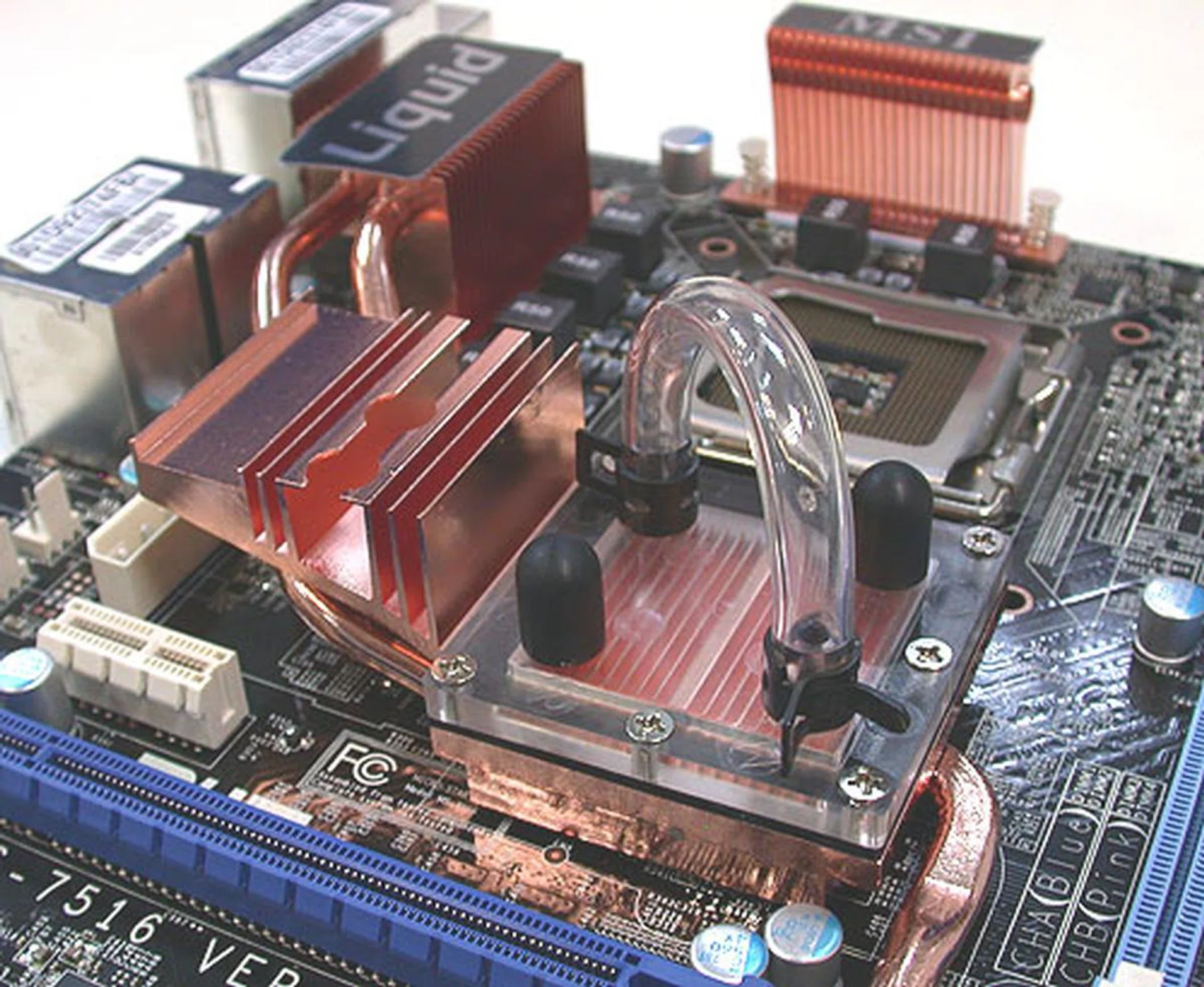 MSI's Circu-Pipe Liquid heatsink found on the P45 Diamond. Notice that some components seem to be missing? The retail version will be sold with a water cooling solution that has a module external of the chassis in order to minimize liquid leakage.