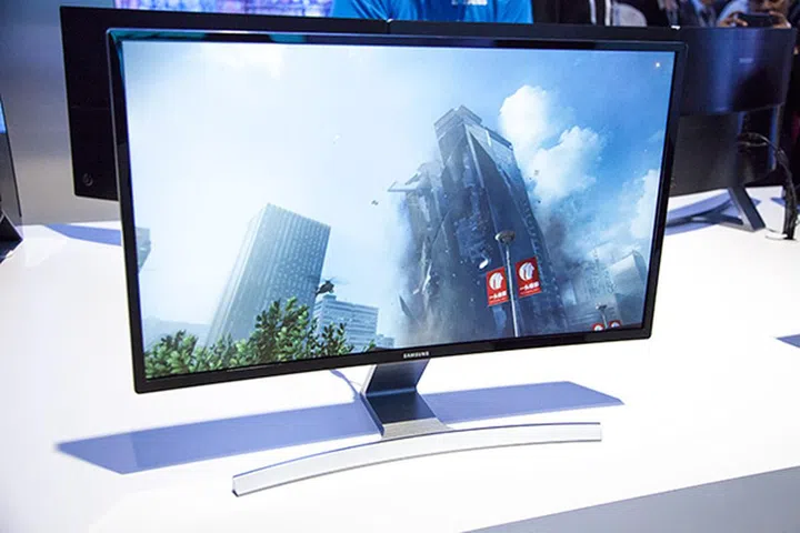 Samsung revealed the world's first curved full HD LCD monitor at CES today.