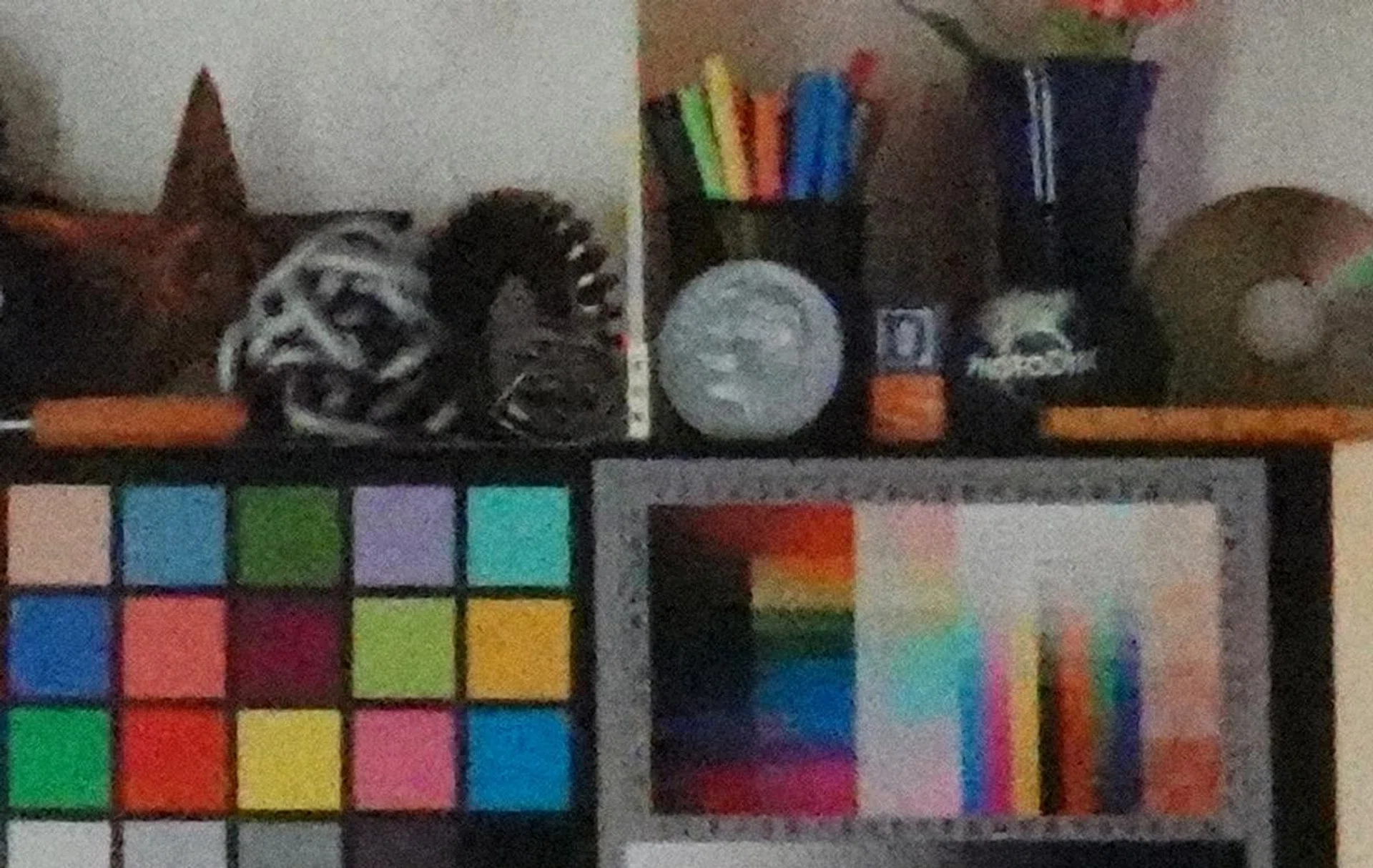 100% crop.(right of frame)