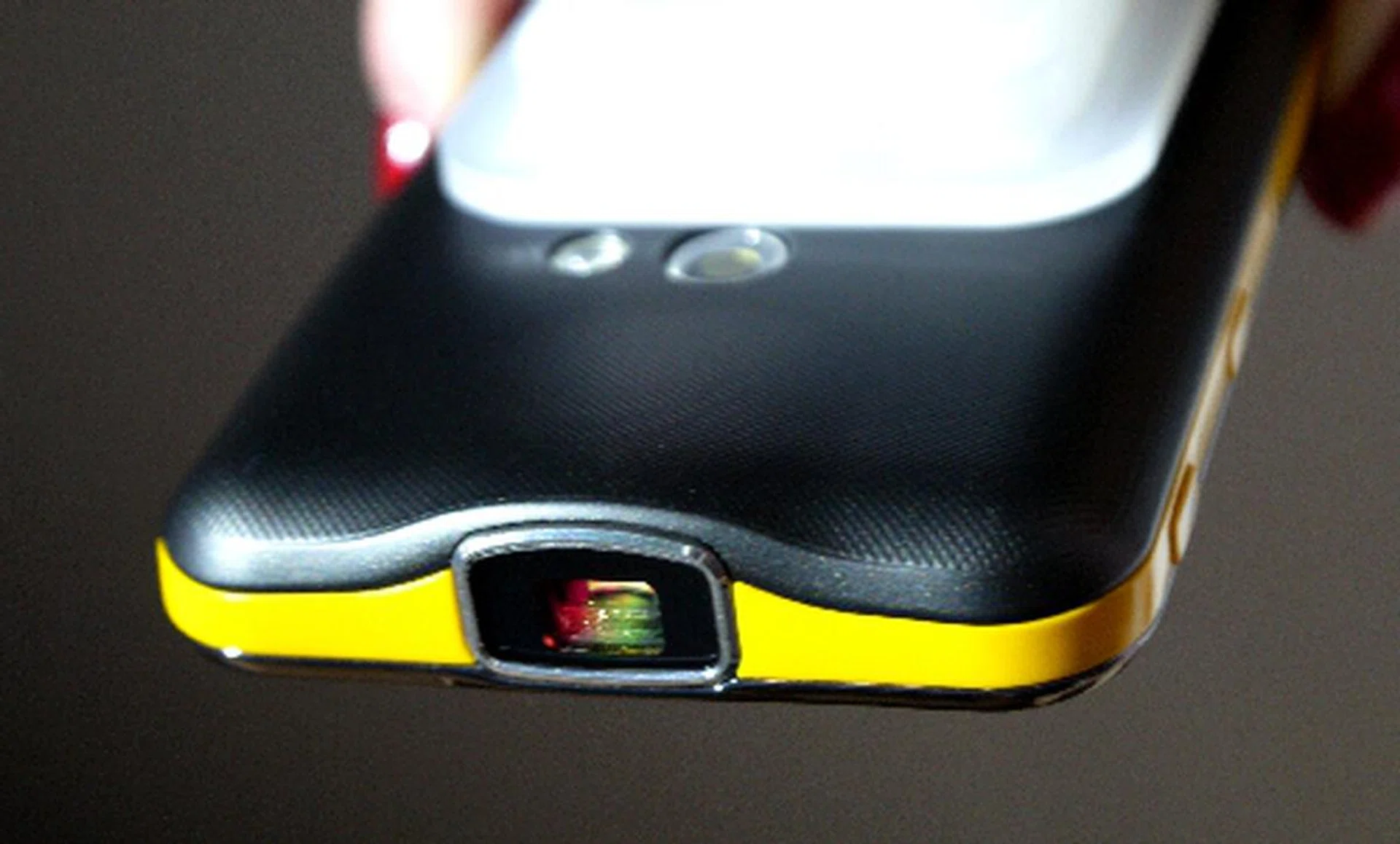 Packed with a 15-lumens projector, Samsung's Galaxy Beam would be the Koreans' second attempt at our local market although other regions will be experiencing the Beam for the first time. 