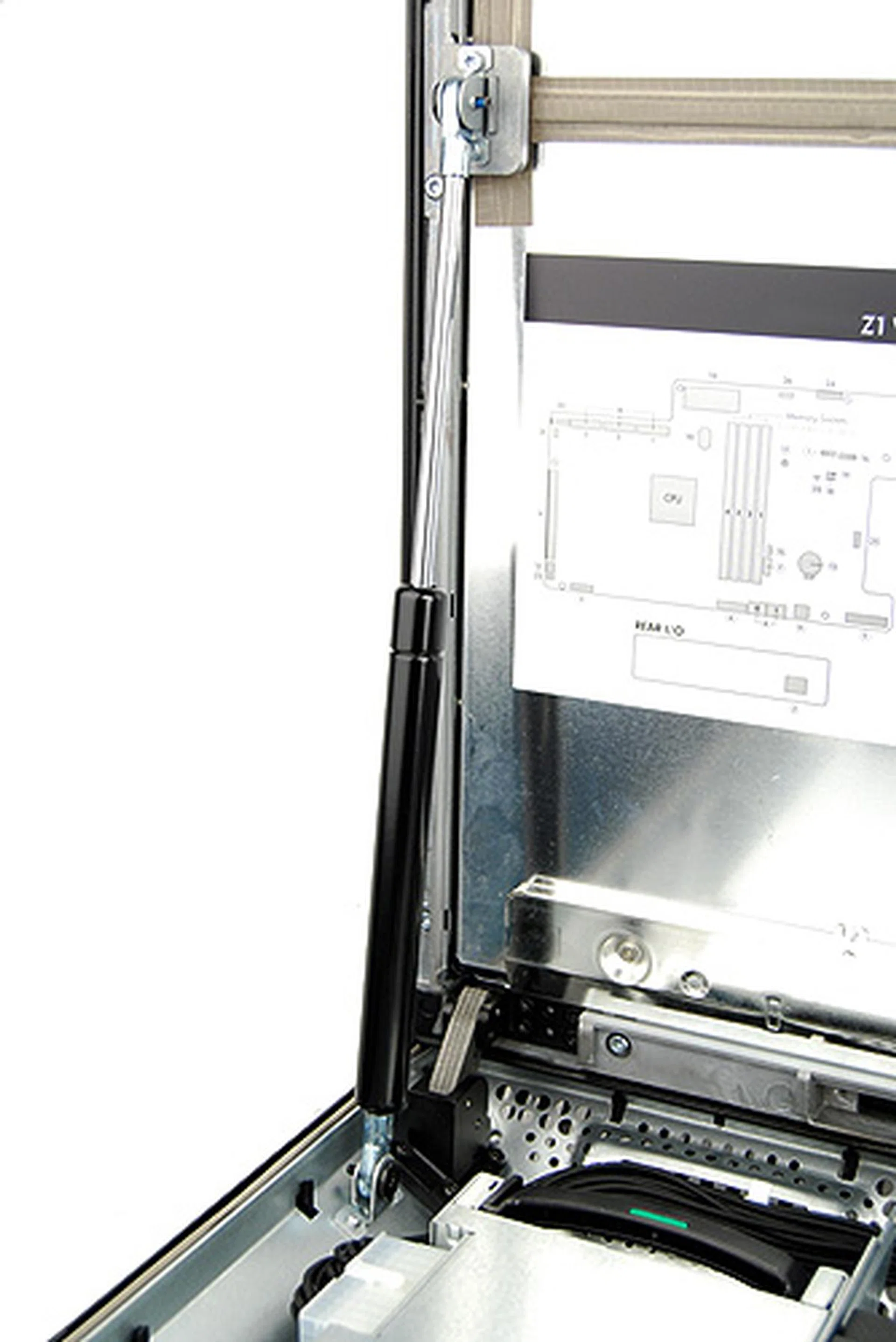 A single hinge helps hold the entire display up while you tinker away at the Z1's internals.