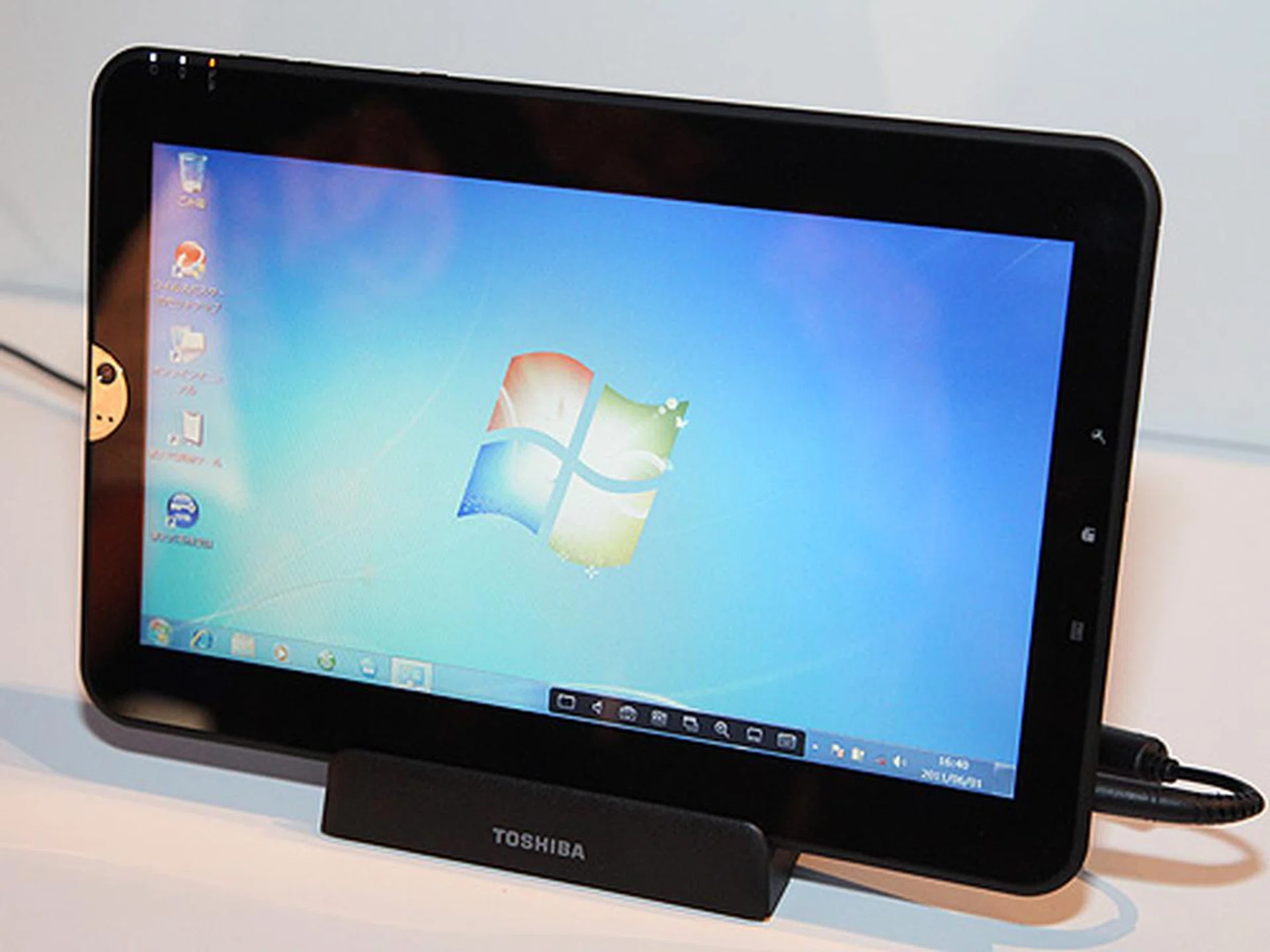 Toshiba's new WT110 based on the Atom Z670 processor demonstrated here with Windows 7.