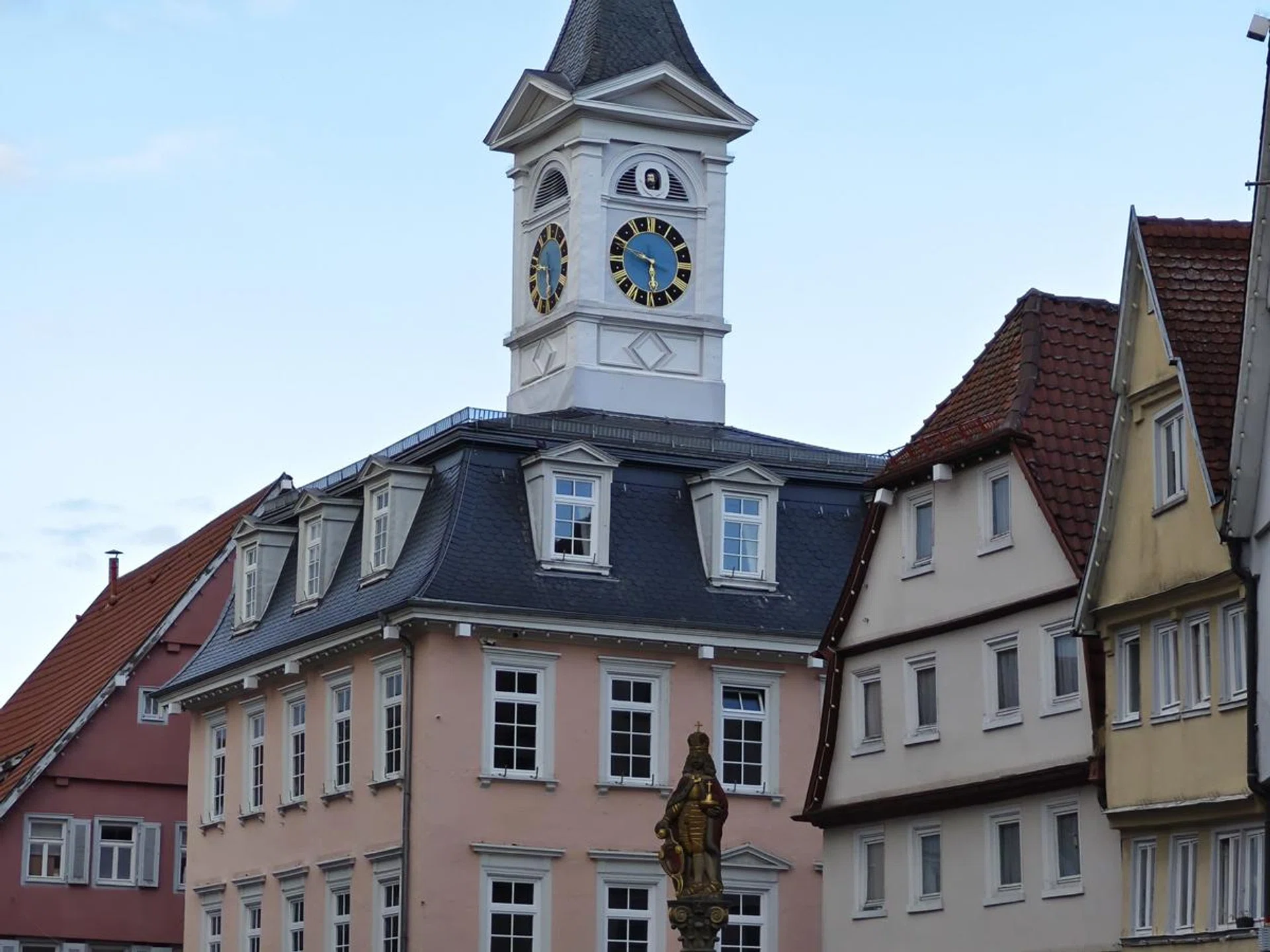 100mm, automatic settings. Photo: HWZ.