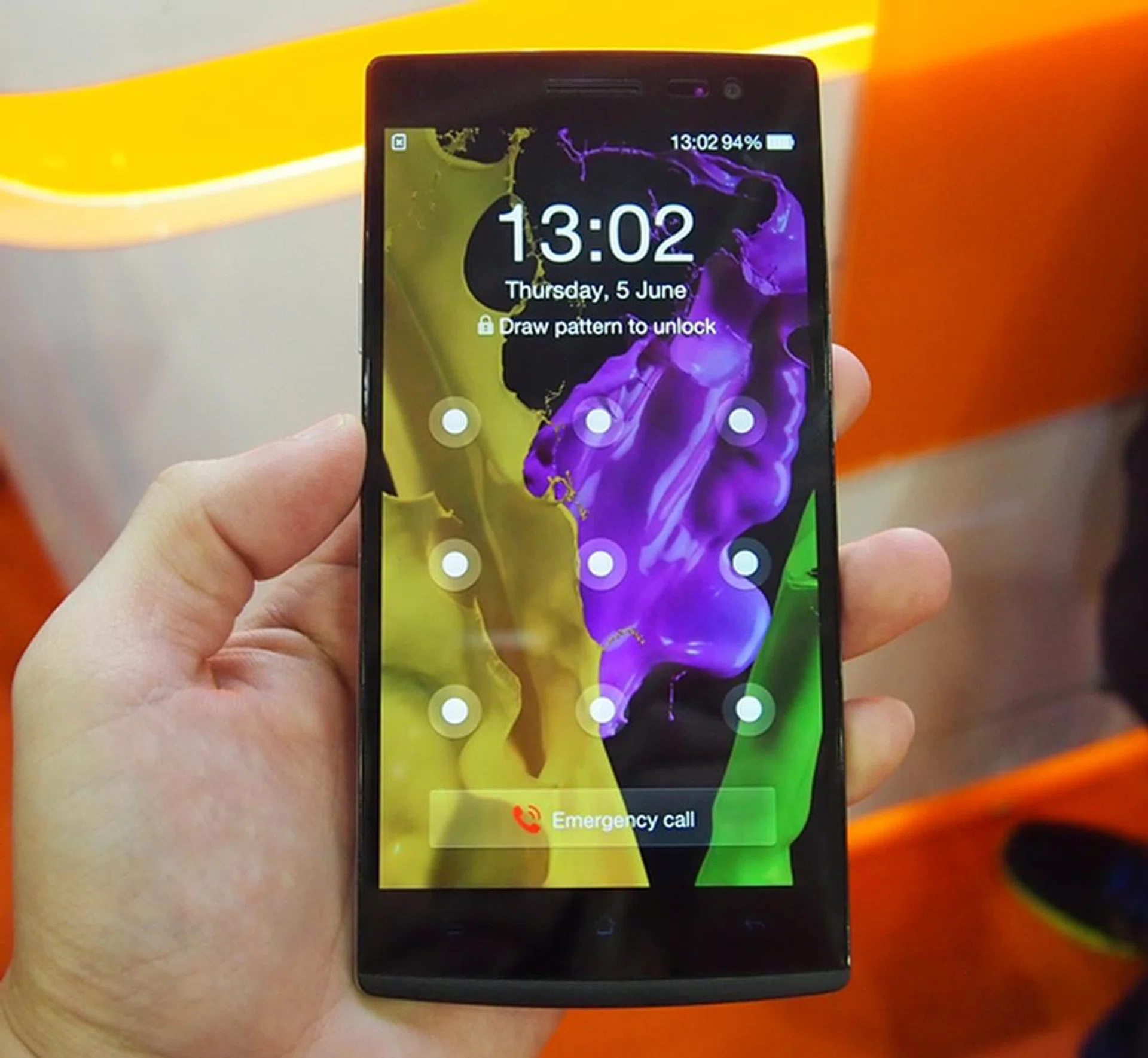 The Oppo Find 7A is exclusively available at M1. Sign up with a two-year contract and get a free power bank worth $39.90, Quester flip cover worth $39.90, and Ollie doll worth $9.90. 